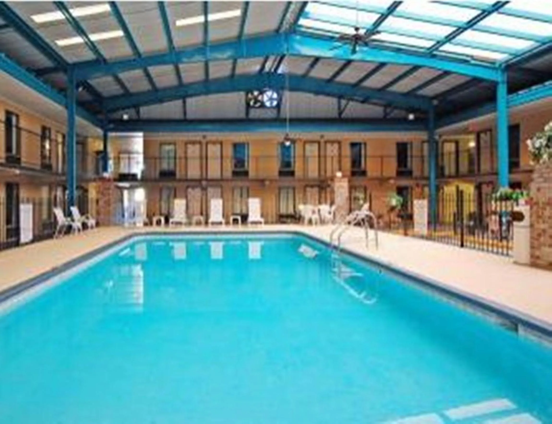 Swimming pool in Baymont by Wyndham Knoxville I-75