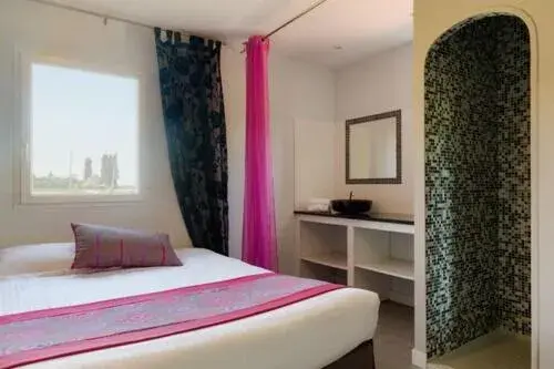 Family Room in The Originals Boutique, Hôtel Les Quatre Salines, Le Mont Saint-Michel Sud Family Room in The Originals Boutique, Hôtel Les Quatre Salines, Le Mont Saint-Michel Sud