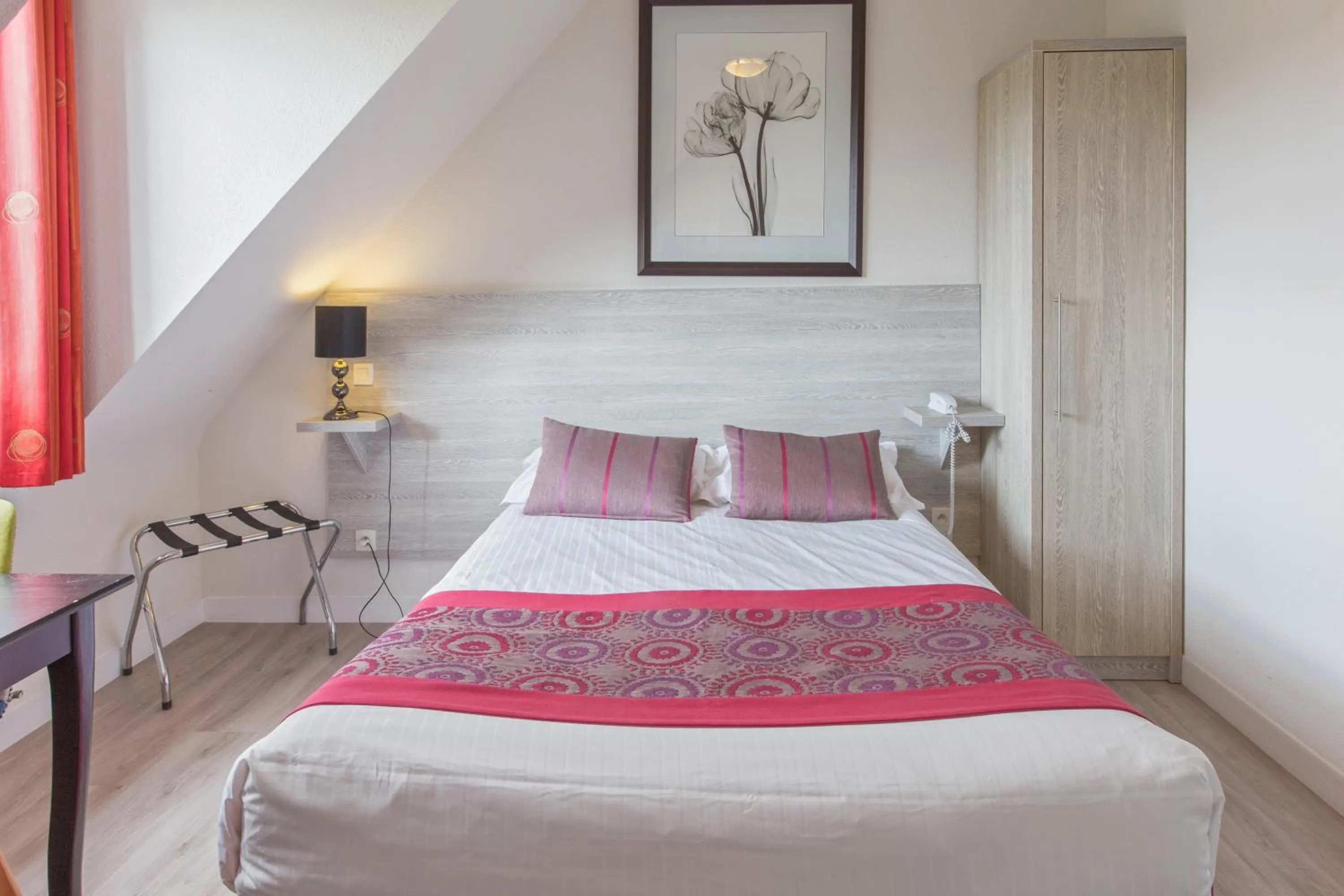 Bed in The Originals Boutique, Hôtel Les Quatre Salines, Le Mont Saint-Michel Sud