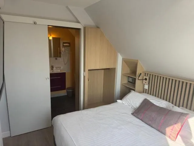 Bed in The Originals Boutique, Hôtel Les Quatre Salines, Le Mont Saint-Michel Sud