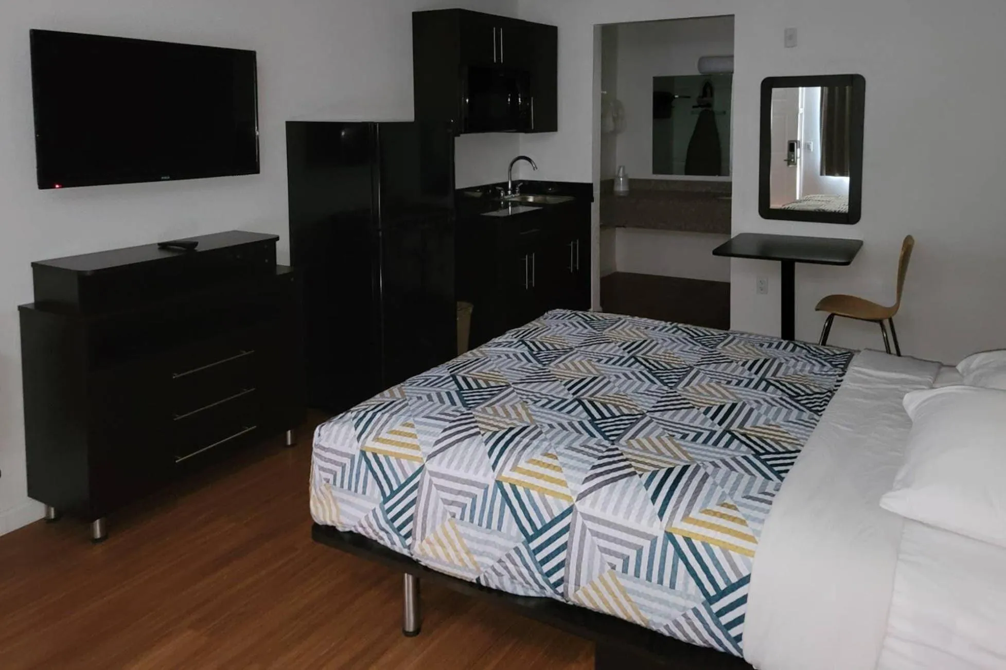 Bedroom, Bed in Rodeway Inn & Suites Thousand Palms - Rancho Mirage