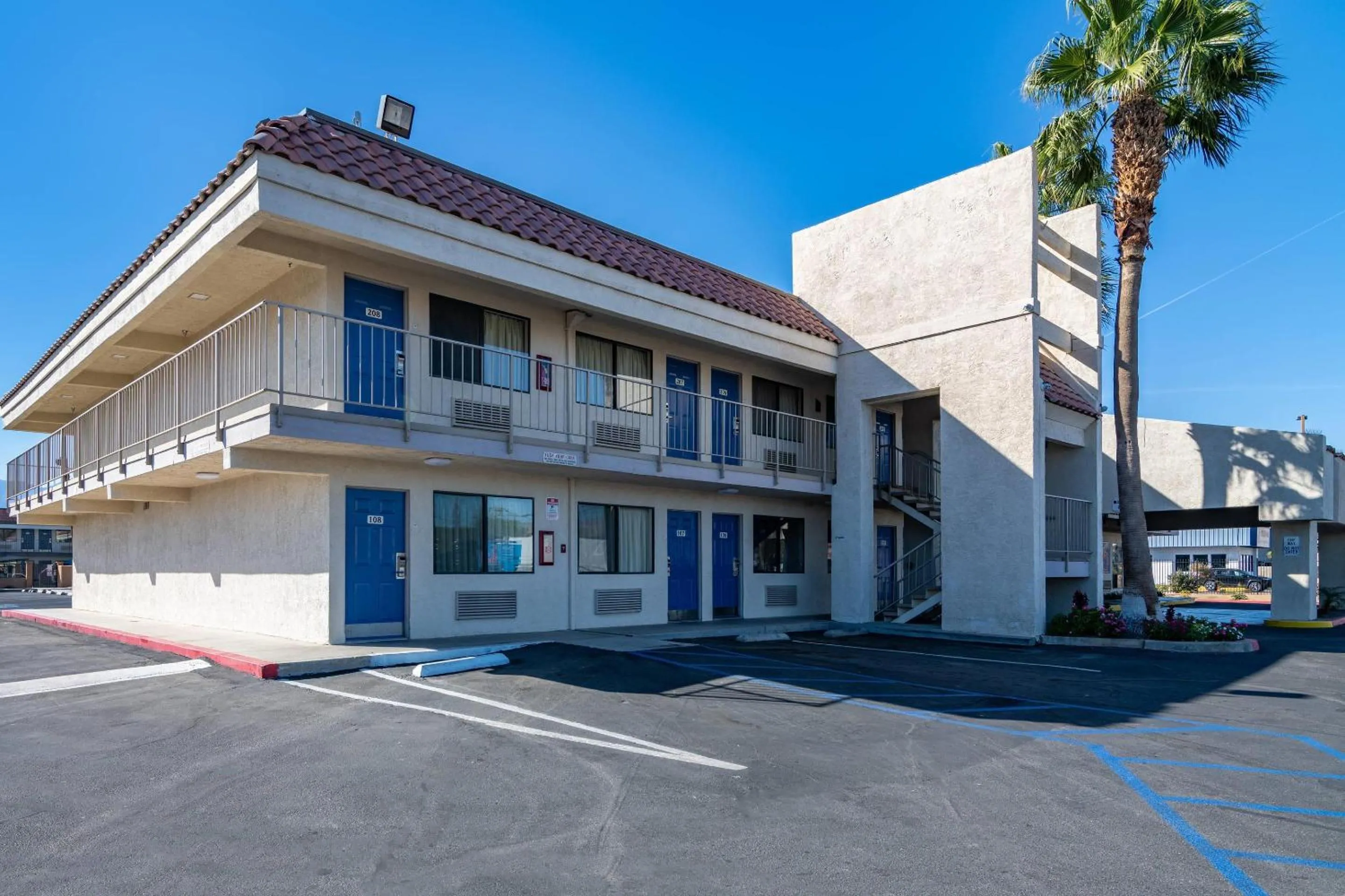 Property building in Rodeway Inn & Suites Thousand Palms - Rancho Mirage