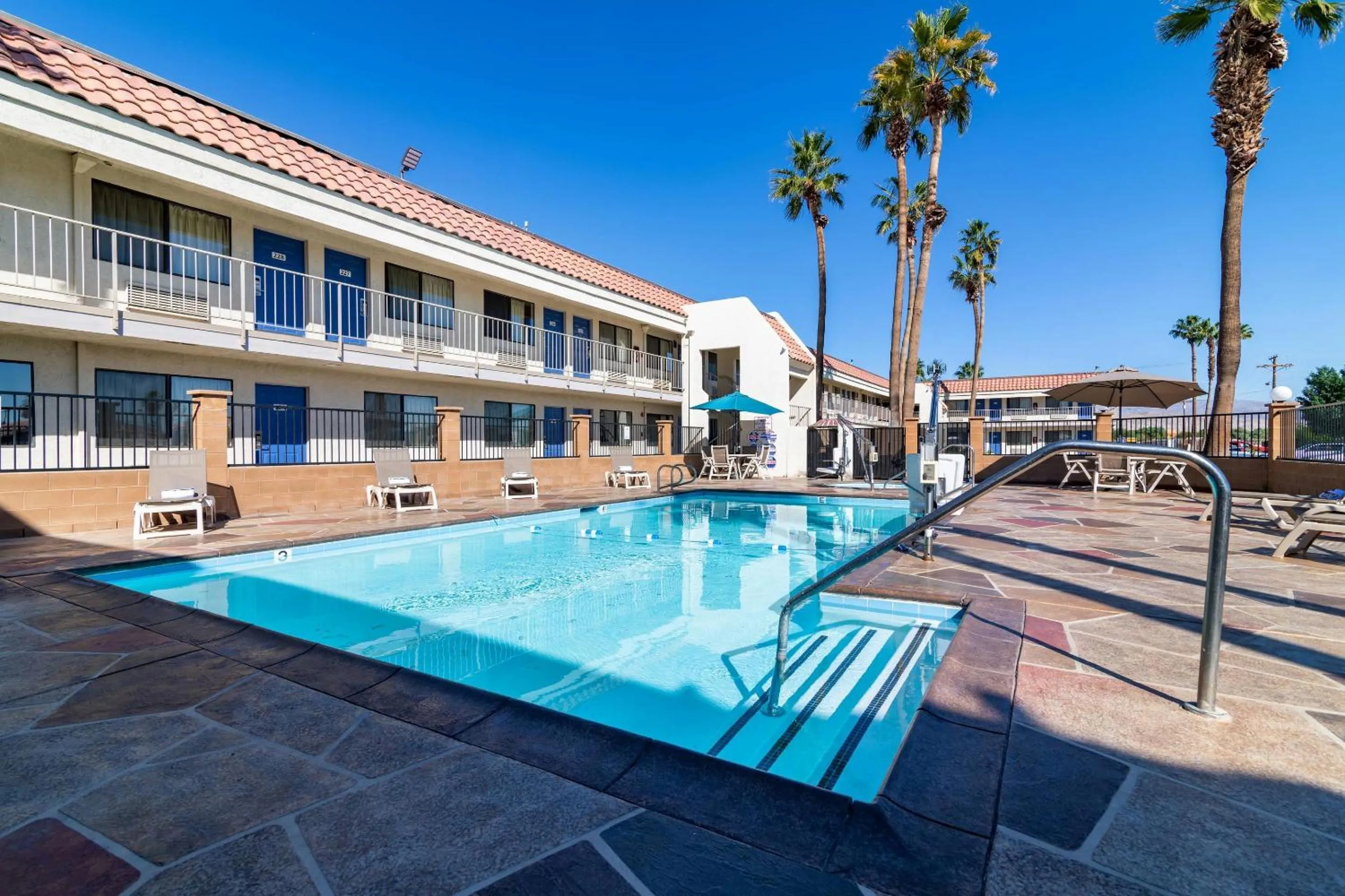 Swimming pool in Rodeway Inn & Suites Thousand Palms - Rancho Mirage