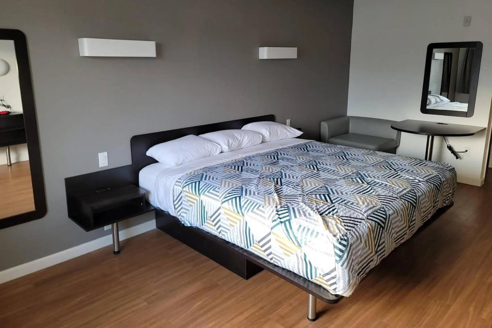 Bedroom, Bed in Rodeway Inn & Suites Thousand Palms - Rancho Mirage