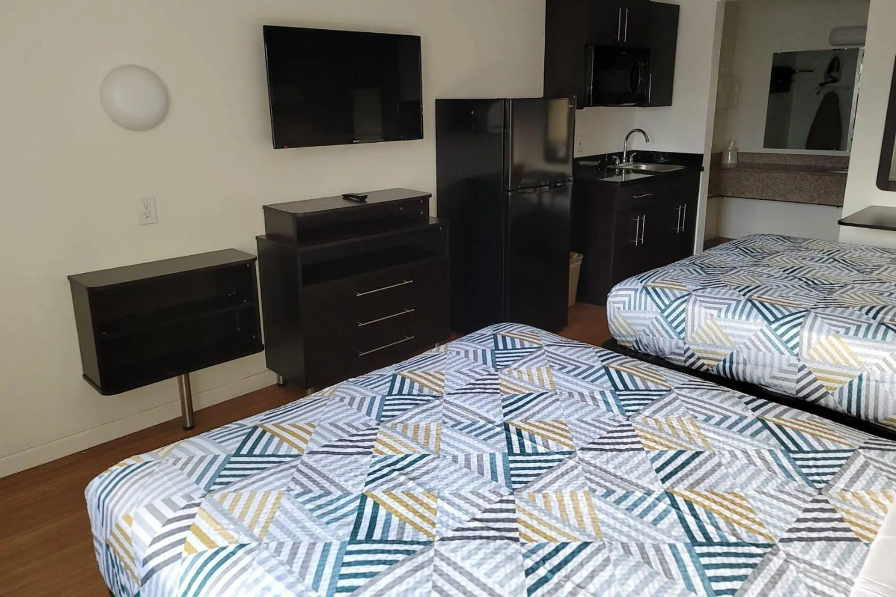 Bedroom, Bed in Rodeway Inn & Suites Thousand Palms - Rancho Mirage