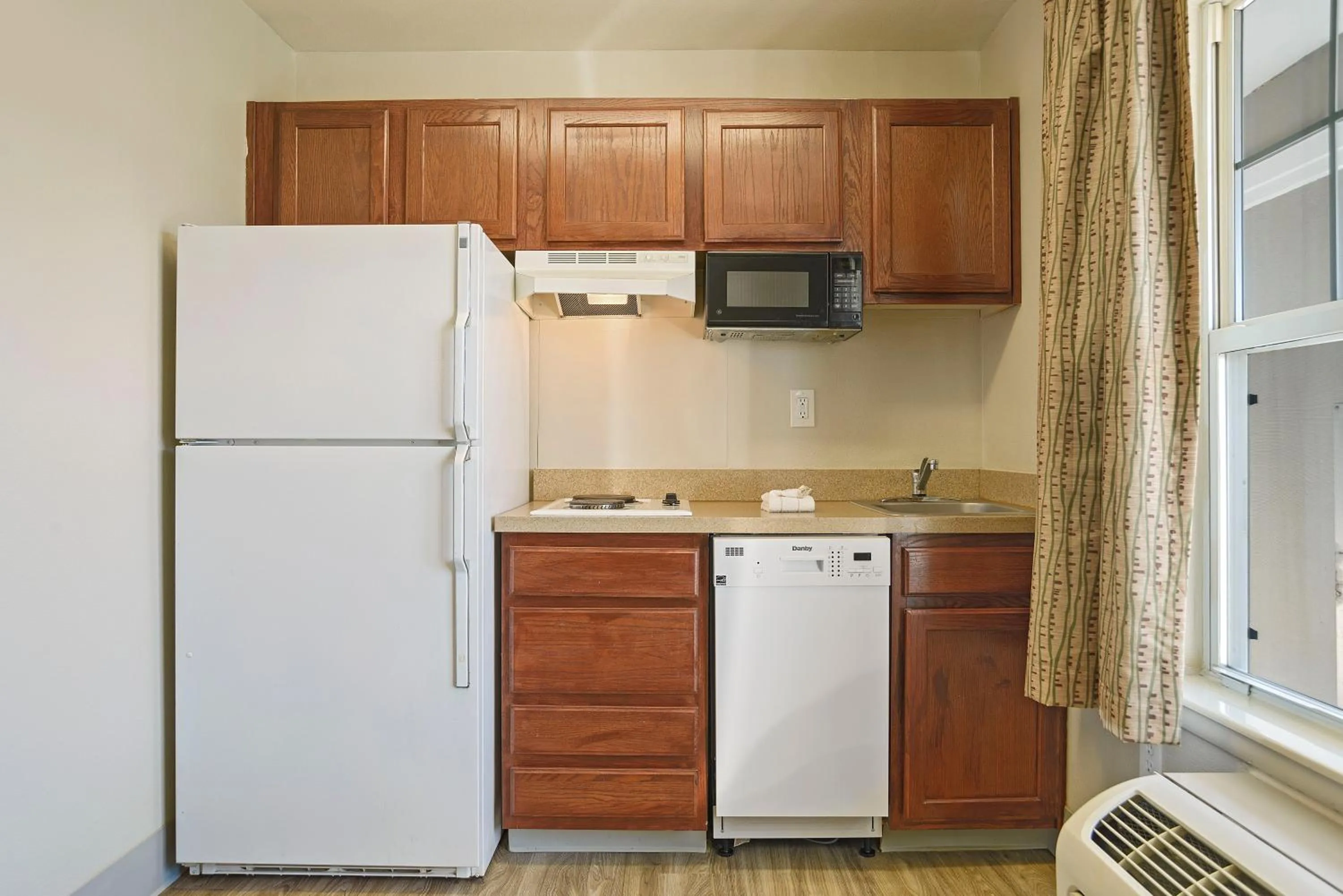 Kitchen or kitchenette in Extended Stay America Suites - Kansas City - Lenexa - 87th St