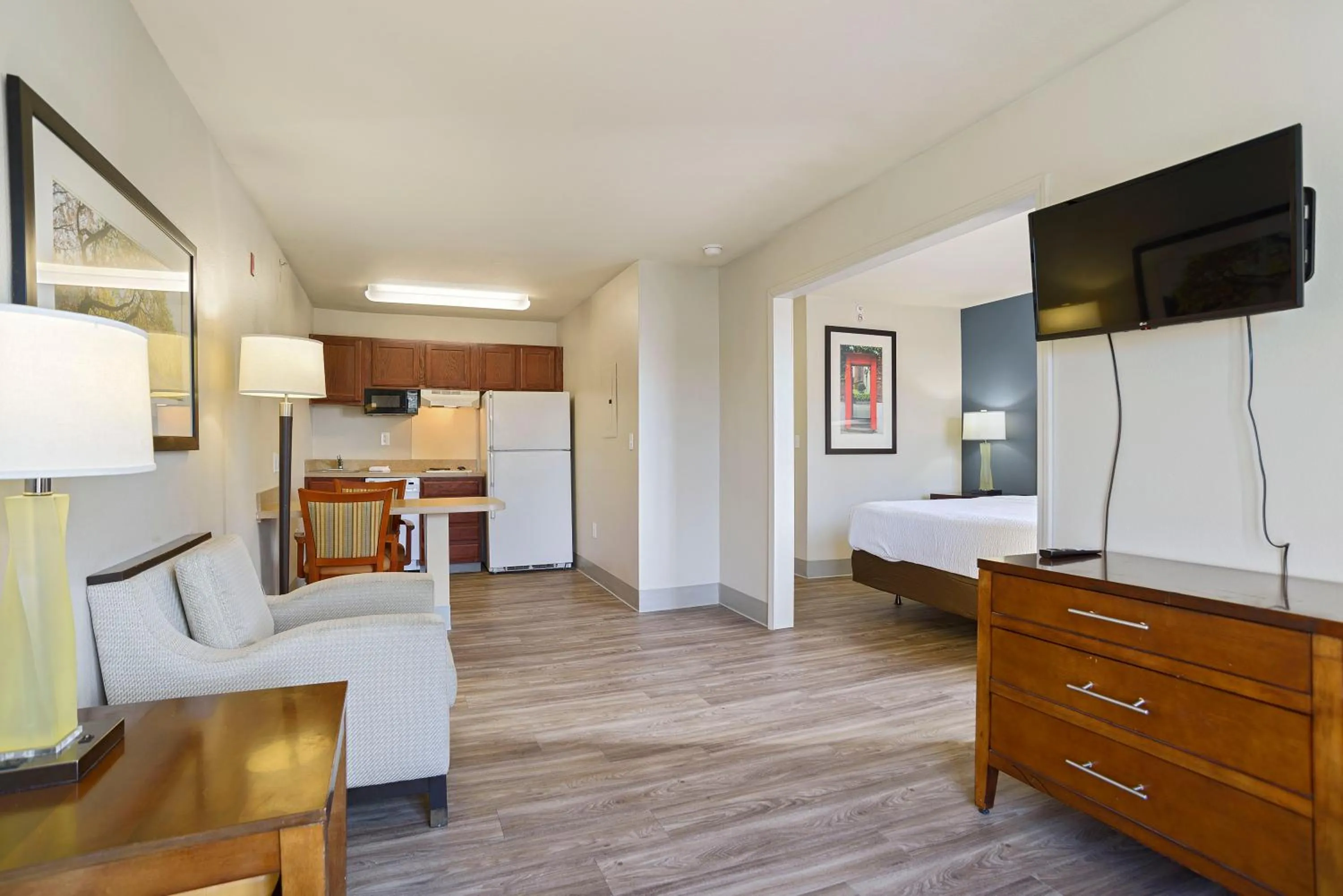 Kitchen or kitchenette in Extended Stay America Suites - Kansas City - Lenexa - 87th St