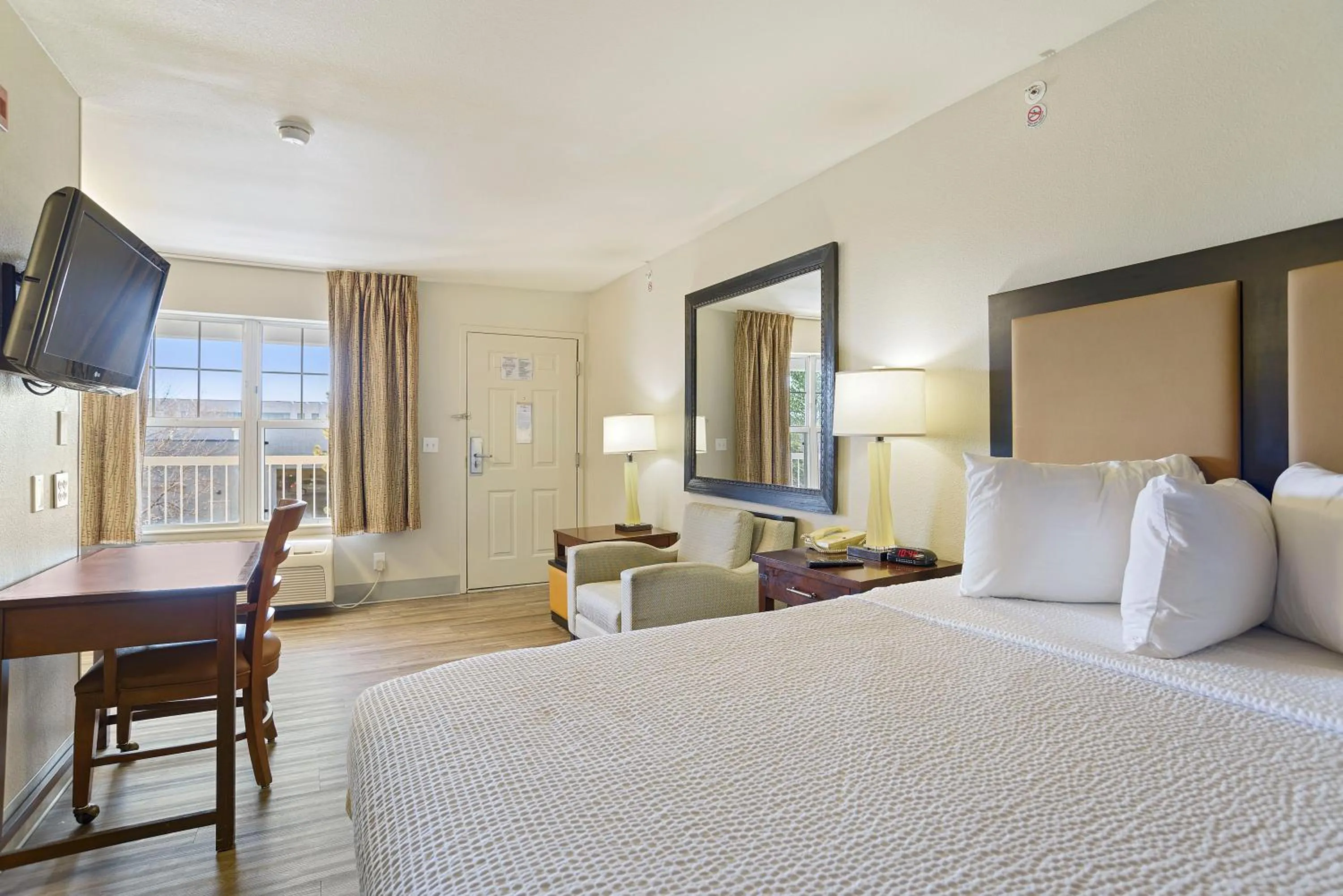 Bed in Extended Stay America Suites - Kansas City - Lenexa - 87th St