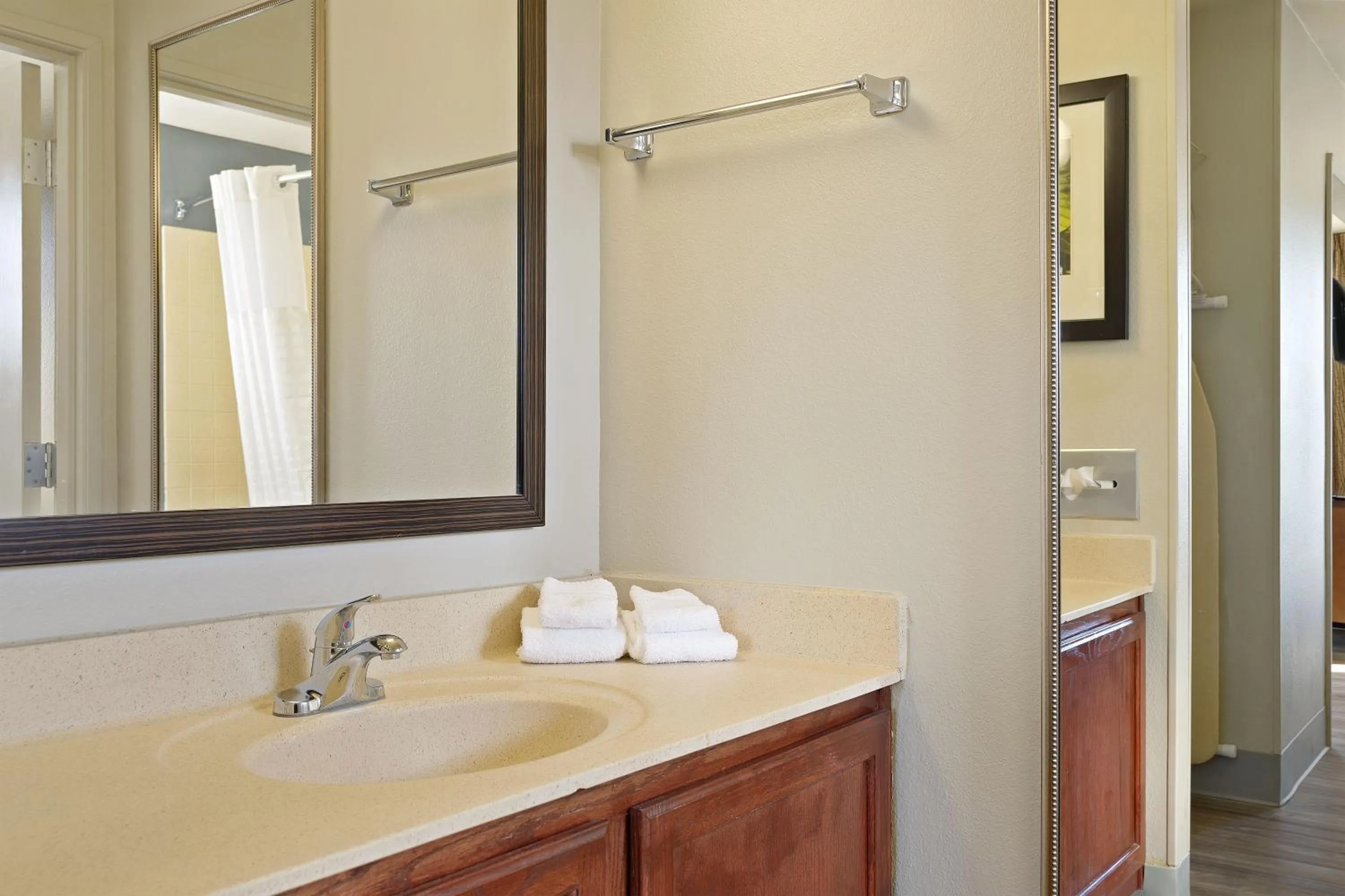 Bathroom in Extended Stay America Suites - Kansas City - Lenexa - 87th St