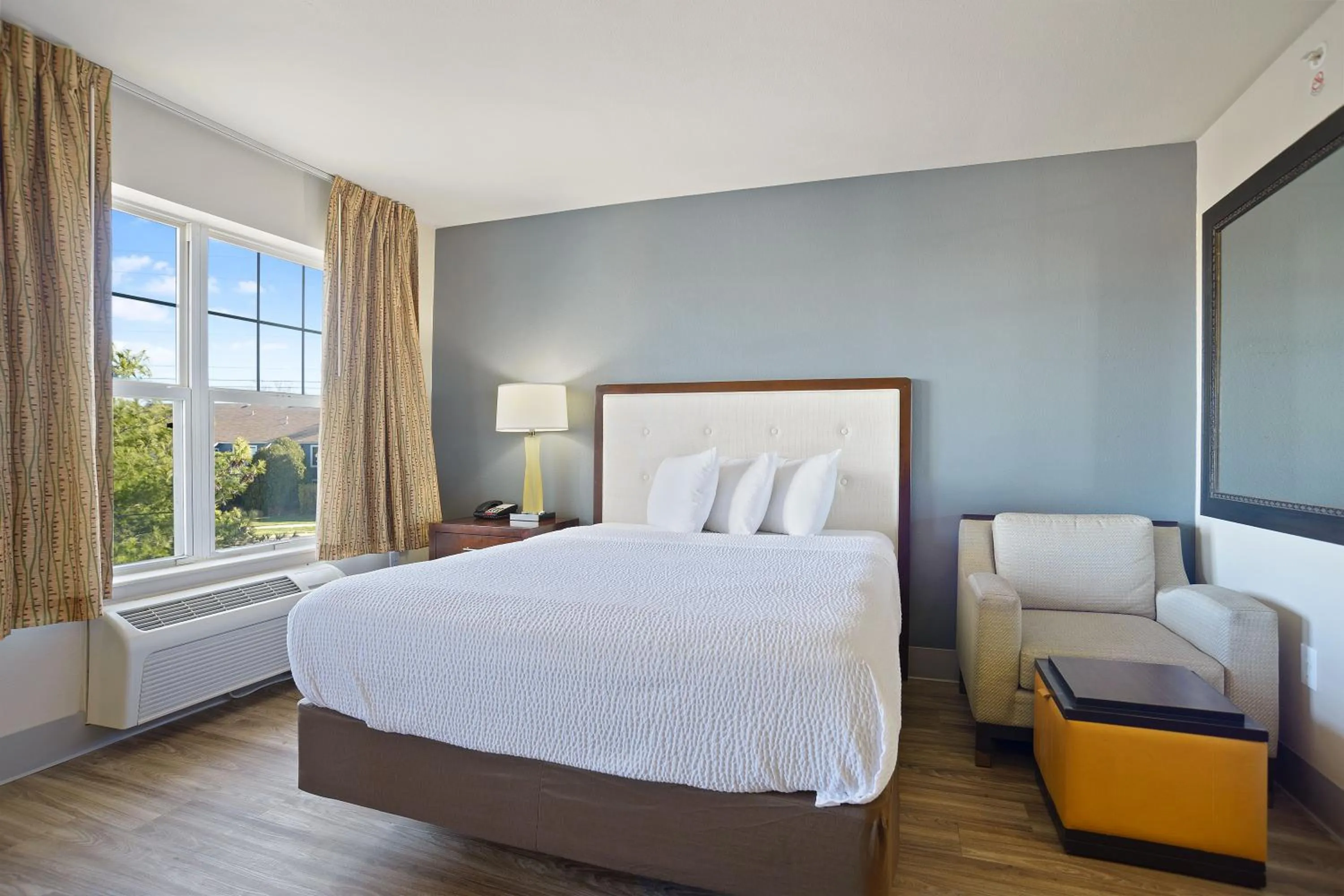 Bed in Extended Stay America Suites - Kansas City - Lenexa - 87th St