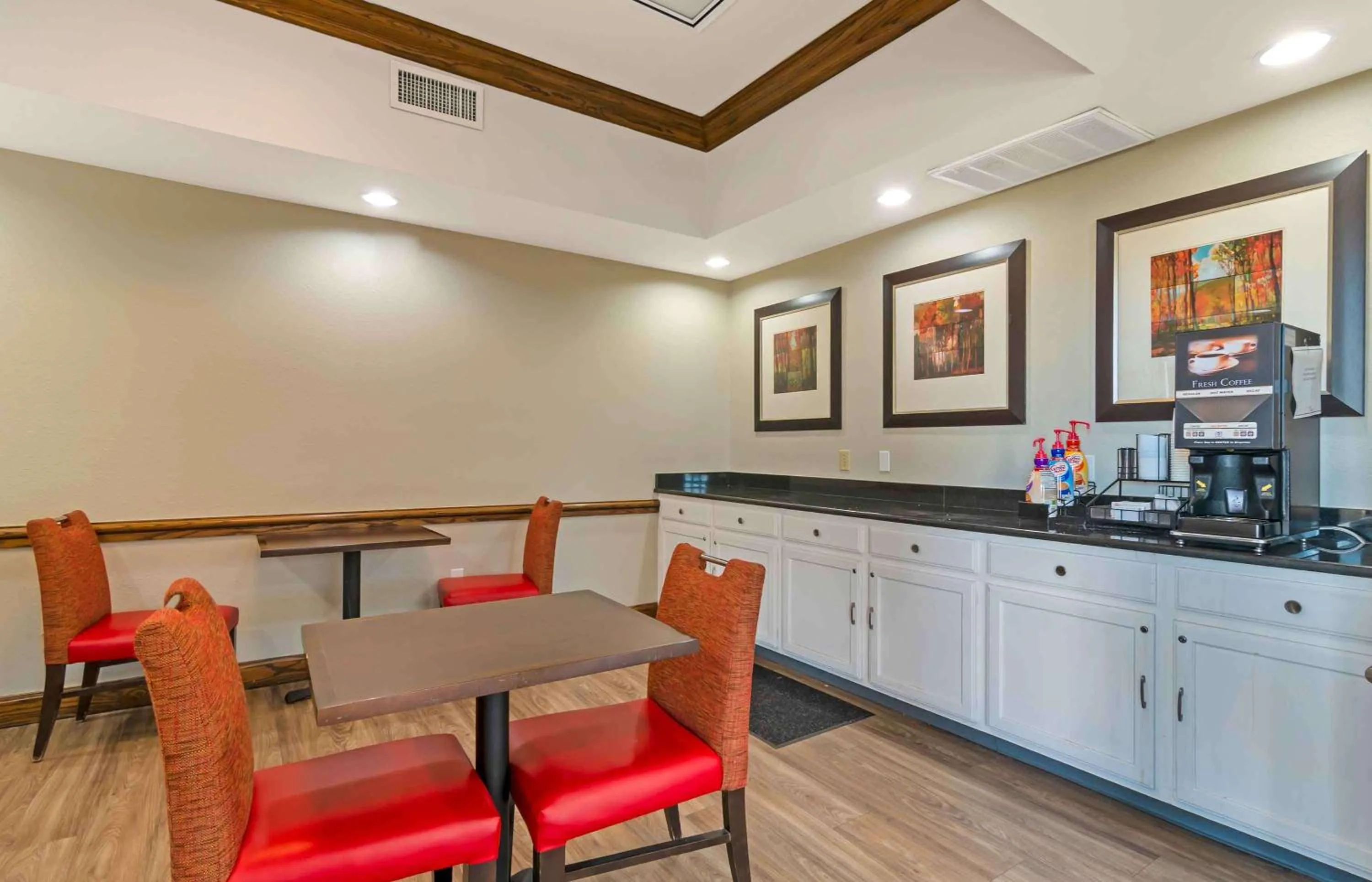 Breakfast in Extended Stay America Suites - Kansas City - Lenexa - 87th St