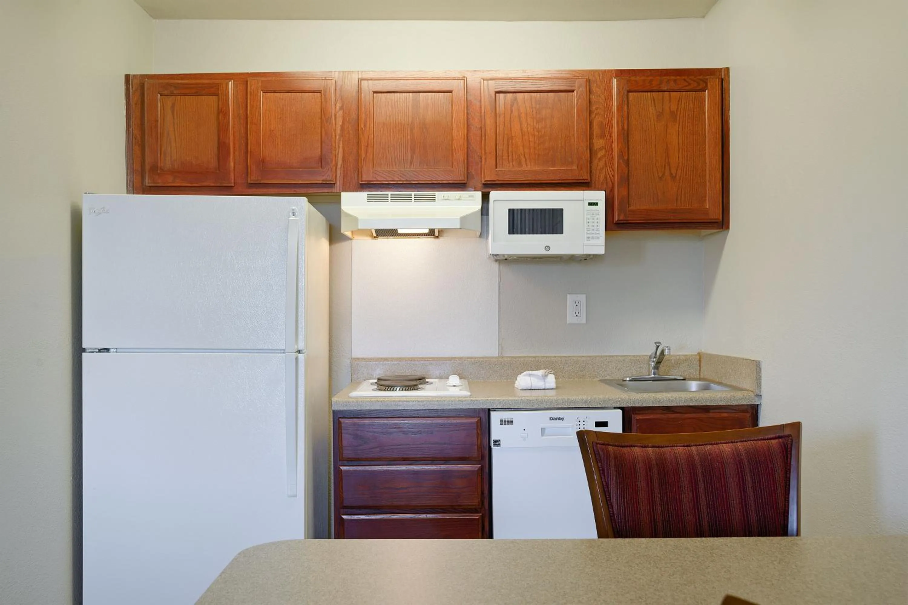 Kitchen or kitchenette in Extended Stay America Suites - Kansas City - Lenexa - 87th St