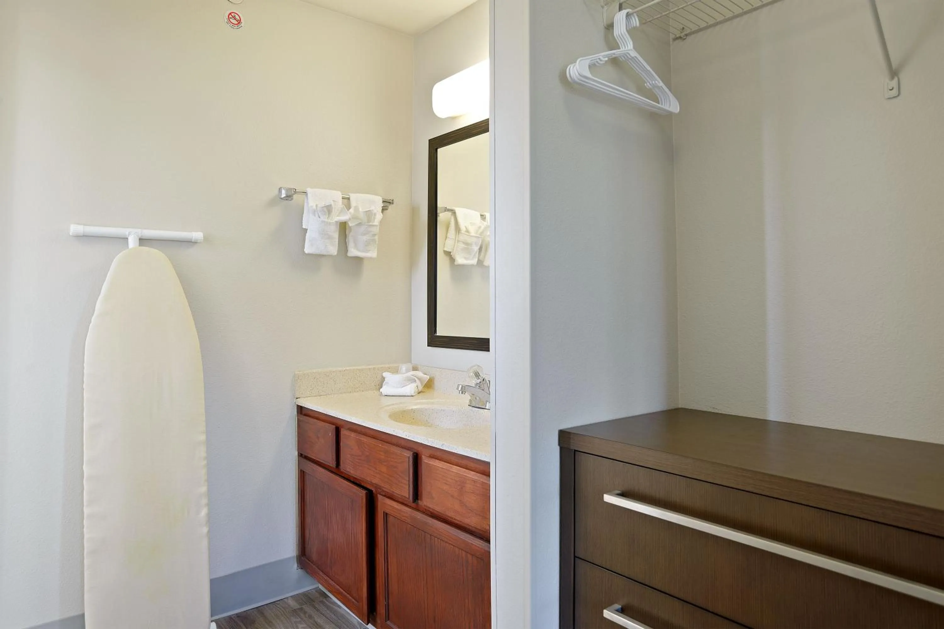 Bathroom in Extended Stay America Suites - Kansas City - Lenexa - 87th St