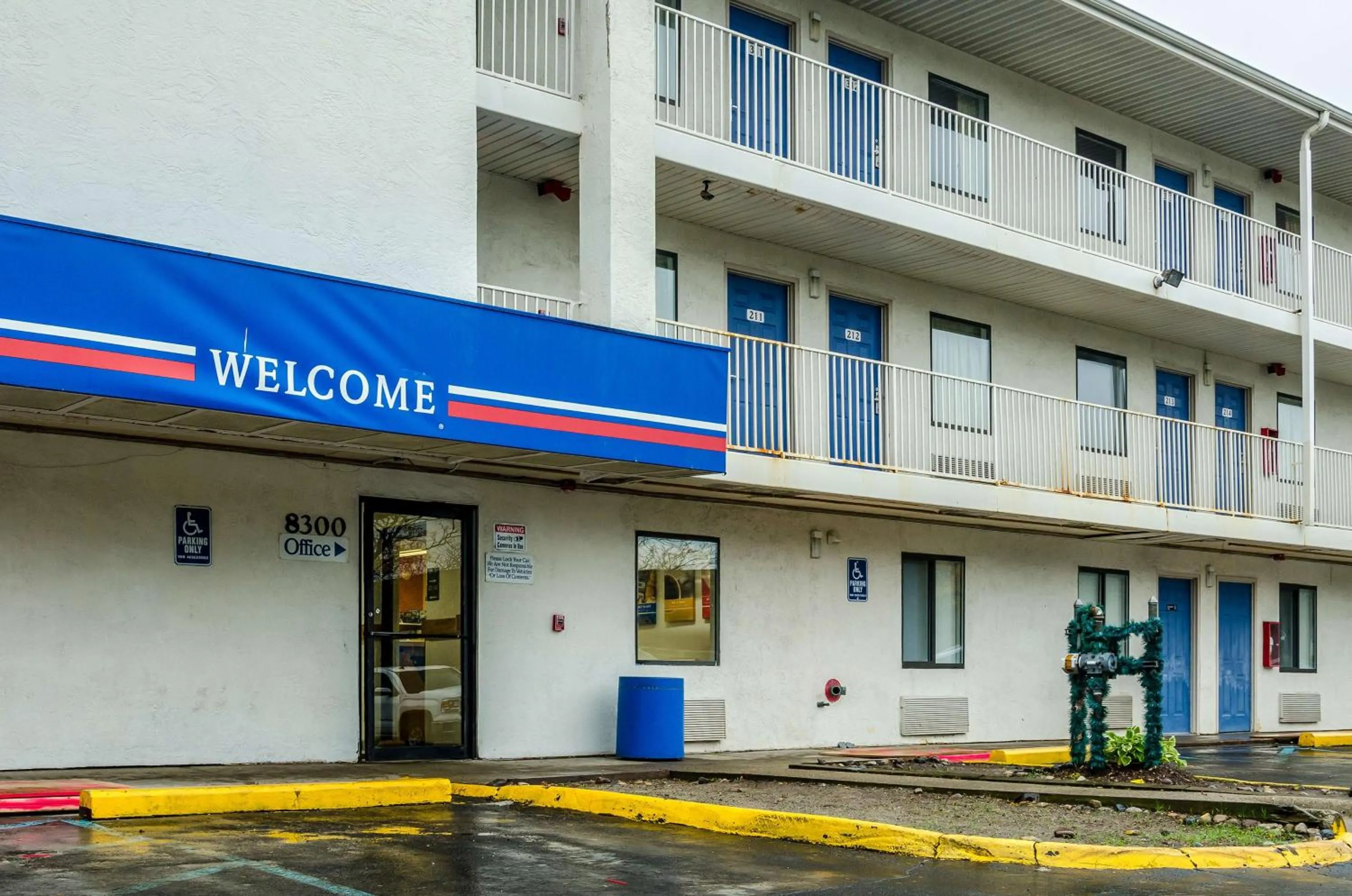 Property building in Motel 6-Warren, MI - Detroit East