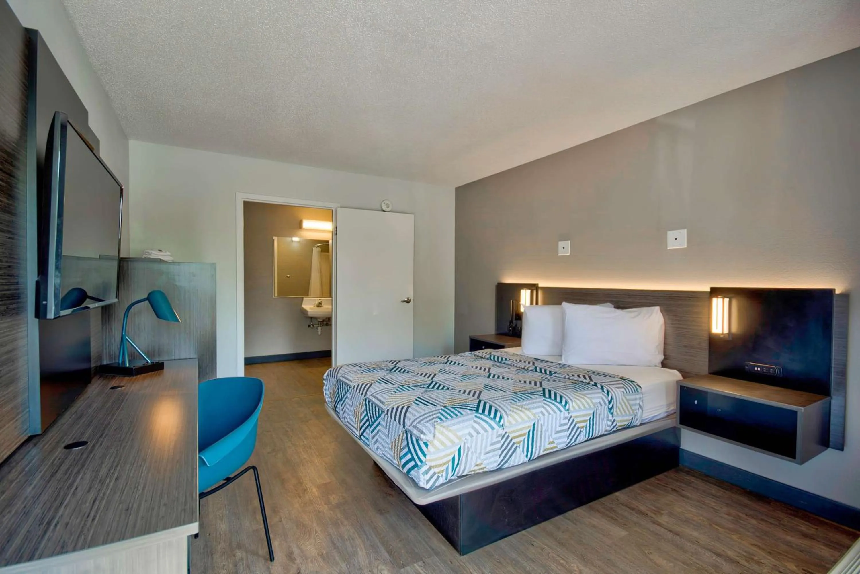 Bedroom, Bed in Motel 6-Warren, MI - Detroit East