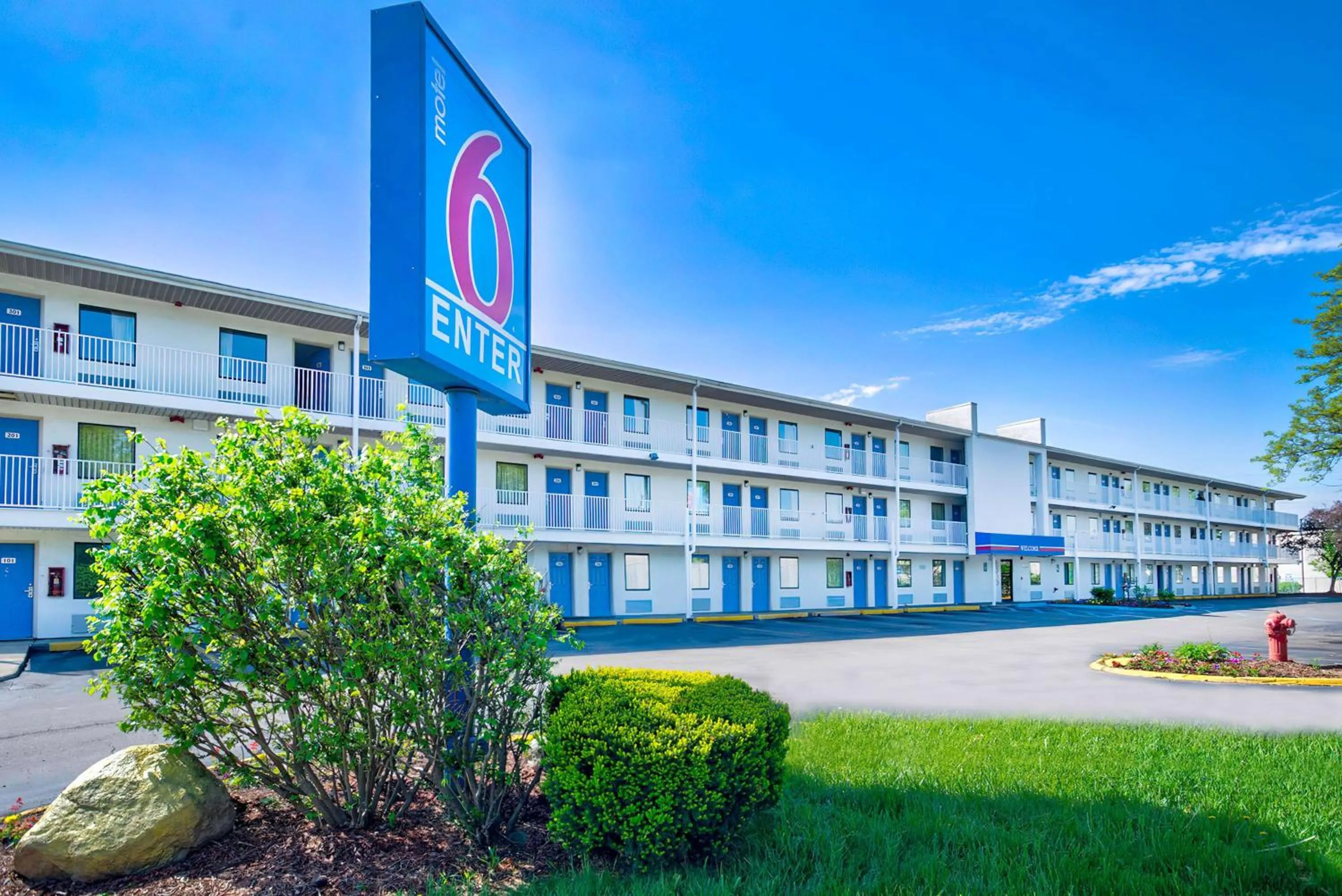 Property building in Motel 6-Warren, MI - Detroit East
