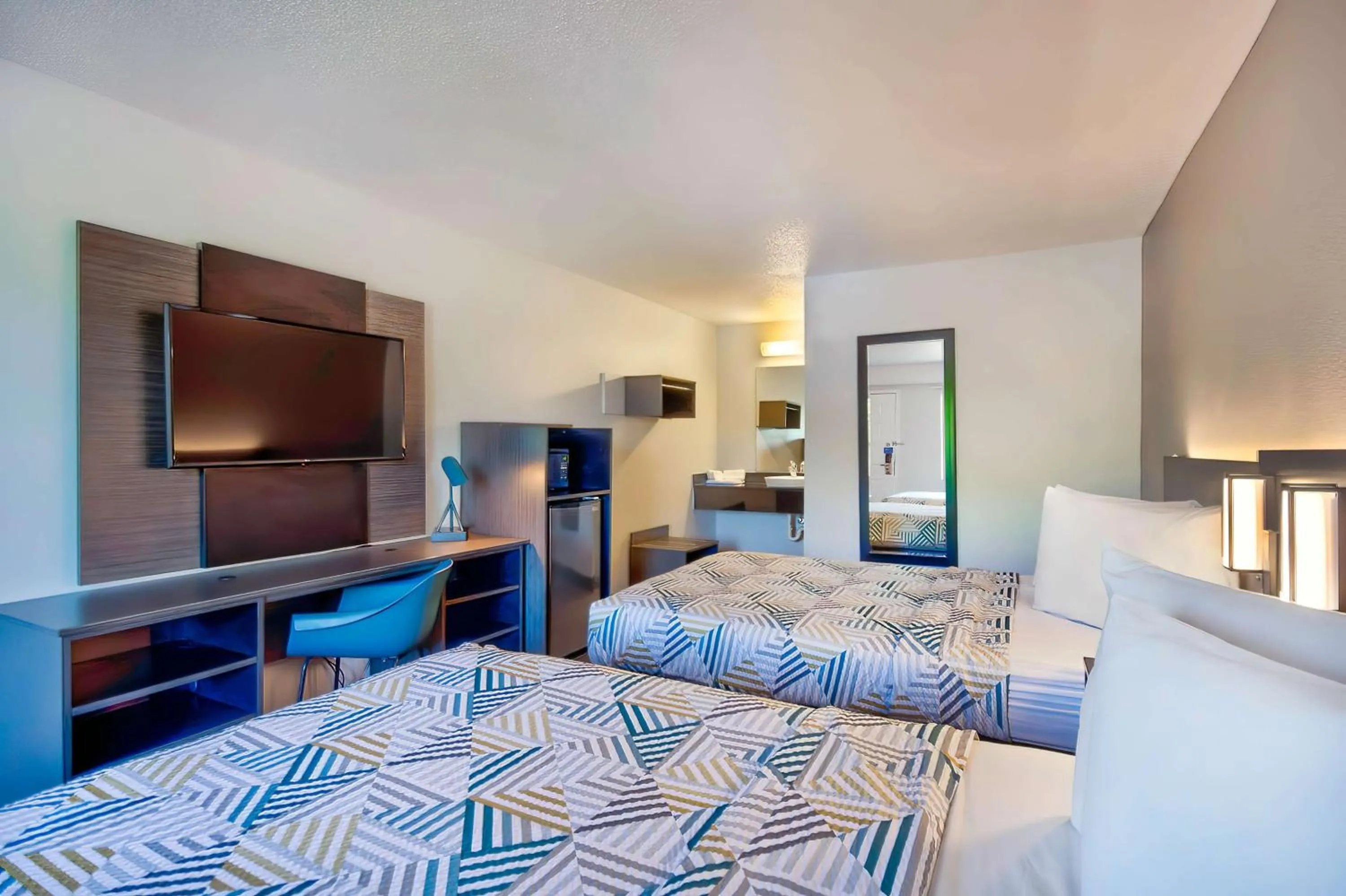 Bedroom, Bed in Motel 6-Warren, MI - Detroit East