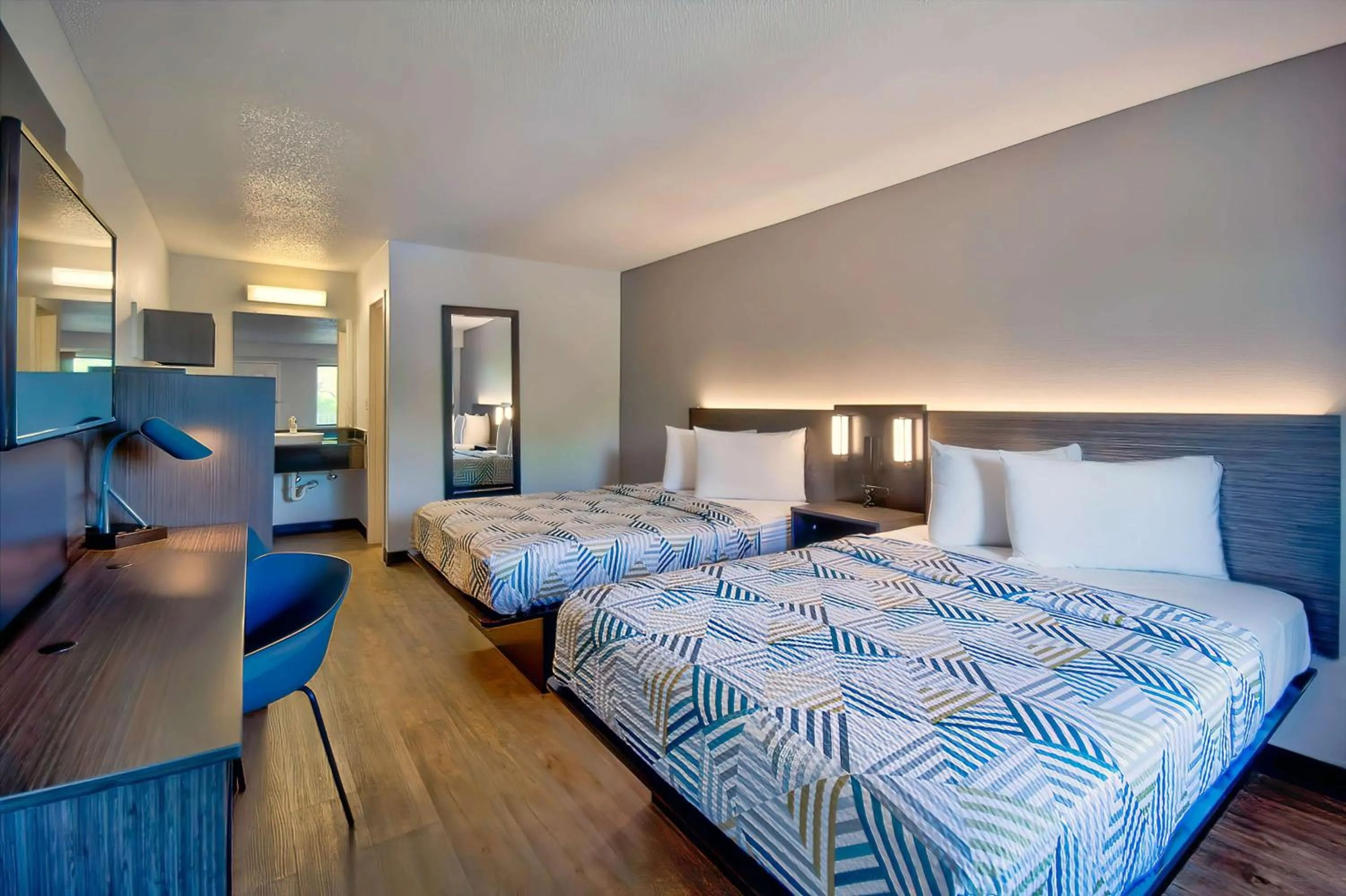 Bedroom, Bed in Motel 6-Warren, MI - Detroit East