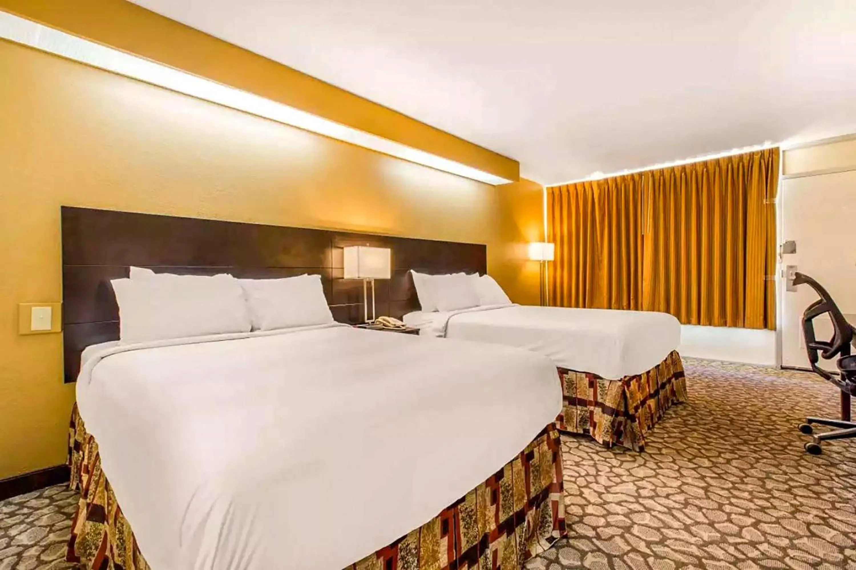 Photo of the whole room, Bed in Ramada by Wyndham Santee I-95