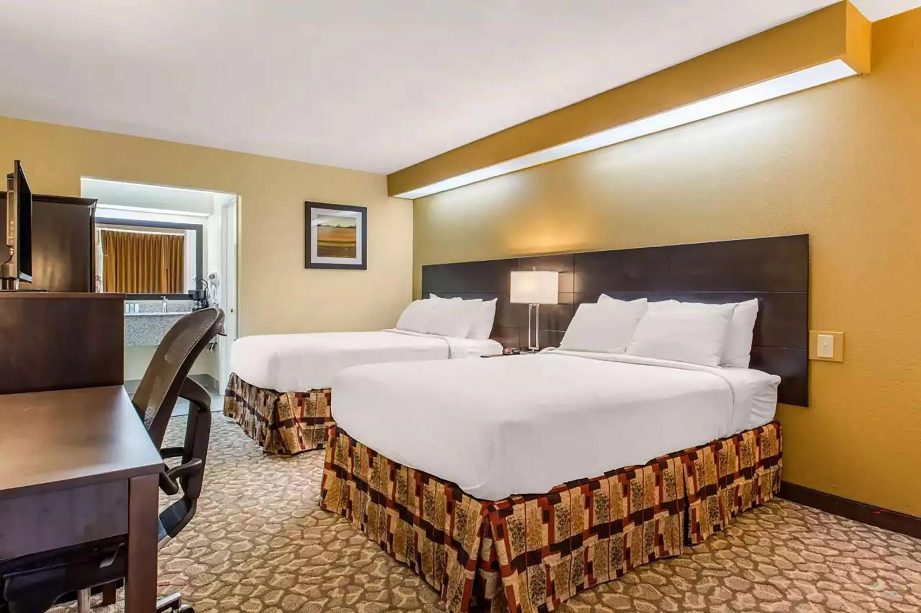 Photo of the whole room, Bed in Ramada by Wyndham Santee I-95