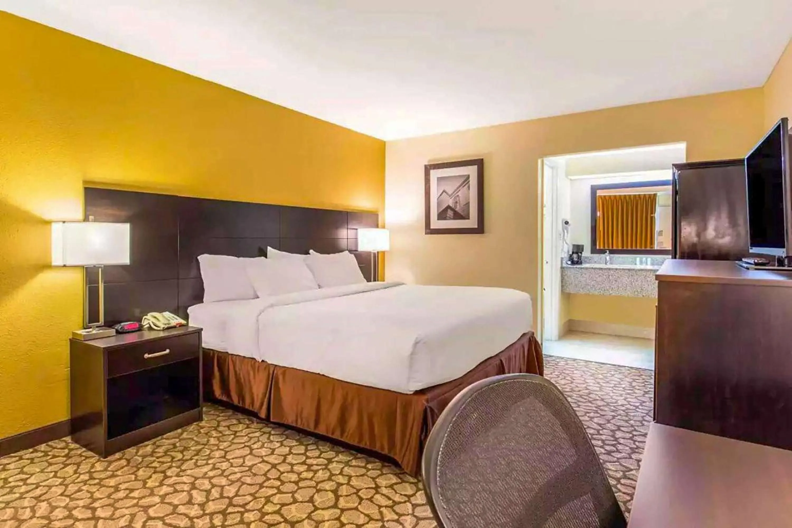 Photo of the whole room, Bed in Ramada by Wyndham Santee I-95