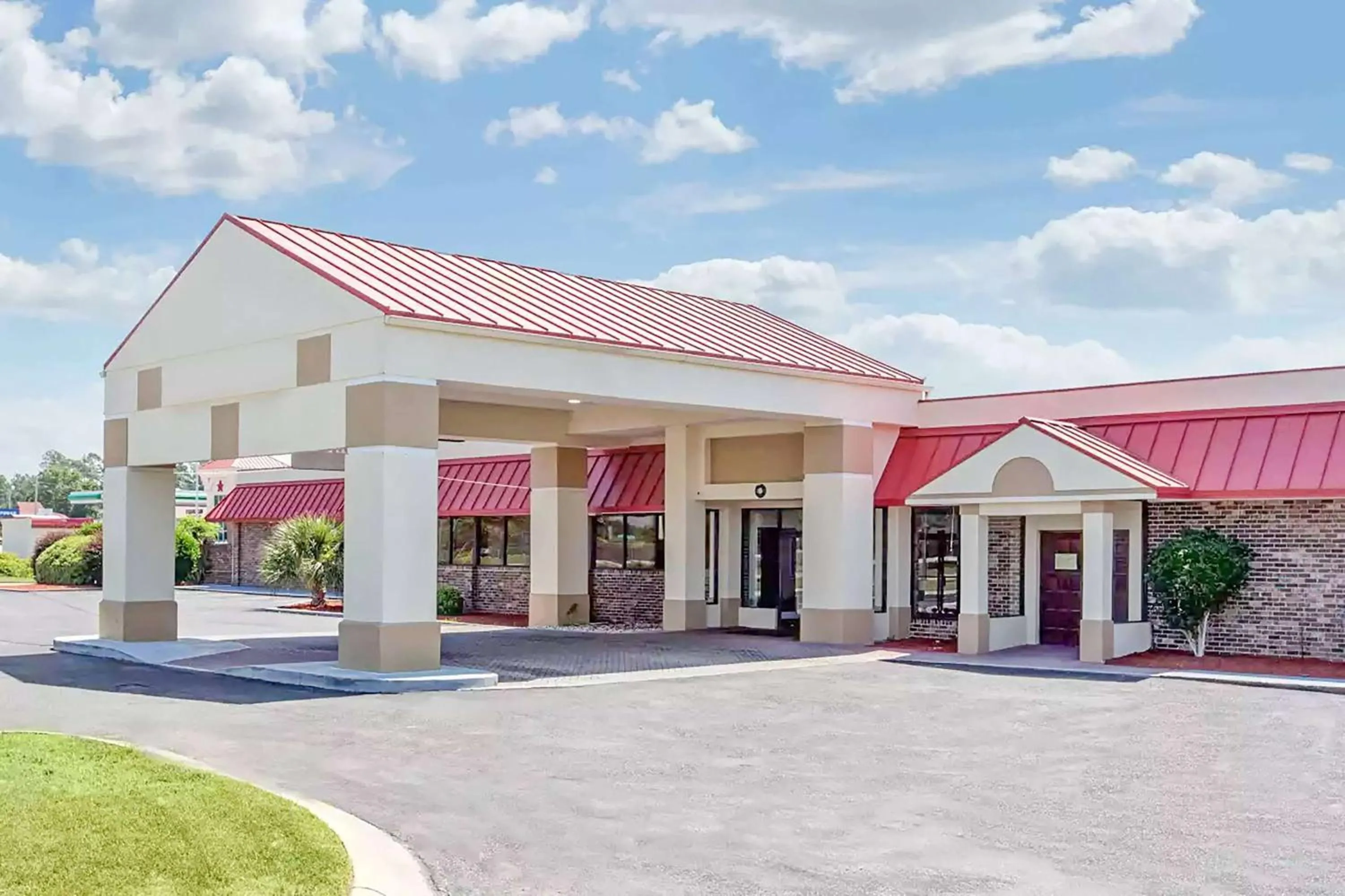 Property building in Ramada by Wyndham Santee I-95