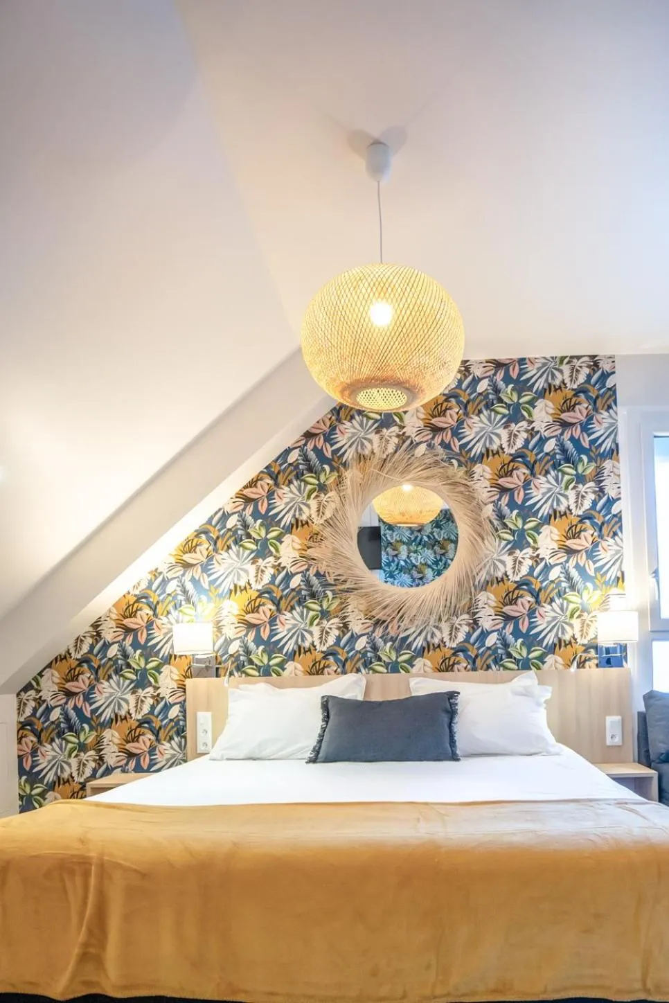 Property building, Bed in Logis Hotel Restaurant Au Chêne Vert, Saint-Brieuc