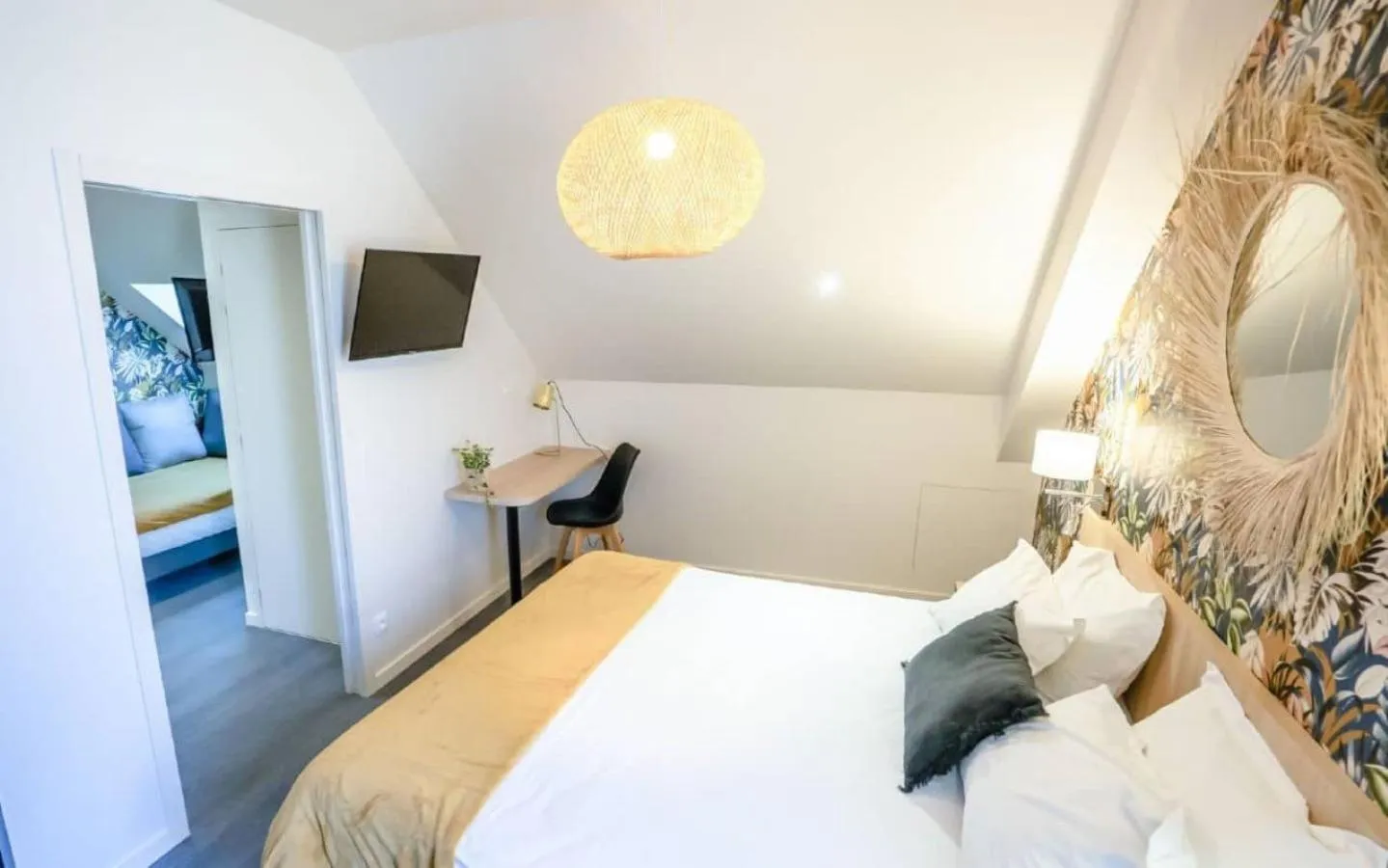 Bed in Logis Hotel Restaurant Au Chêne Vert, Saint-Brieuc