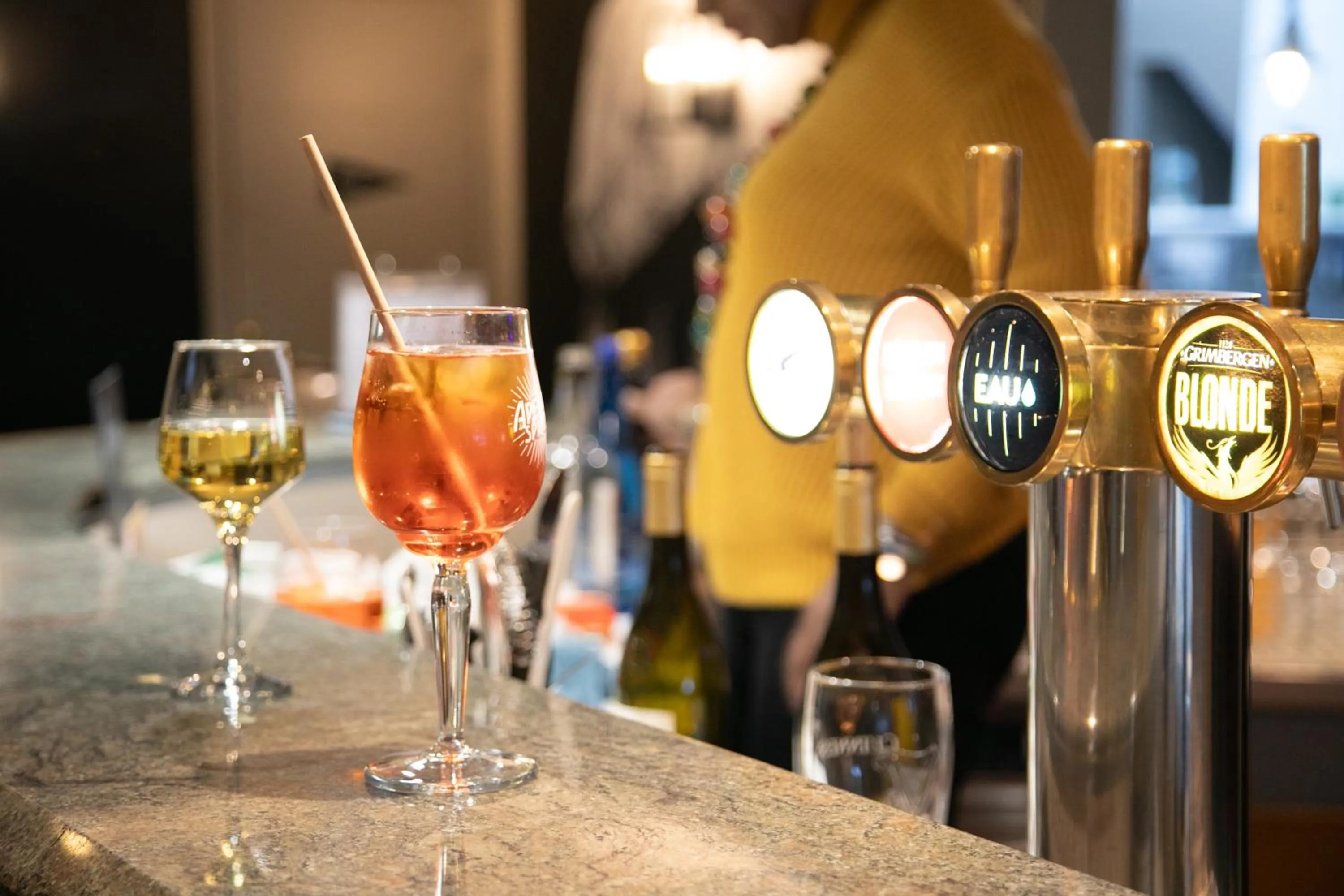 Lounge or bar in Logis Hotel Restaurant Au Chêne Vert, Saint-Brieuc