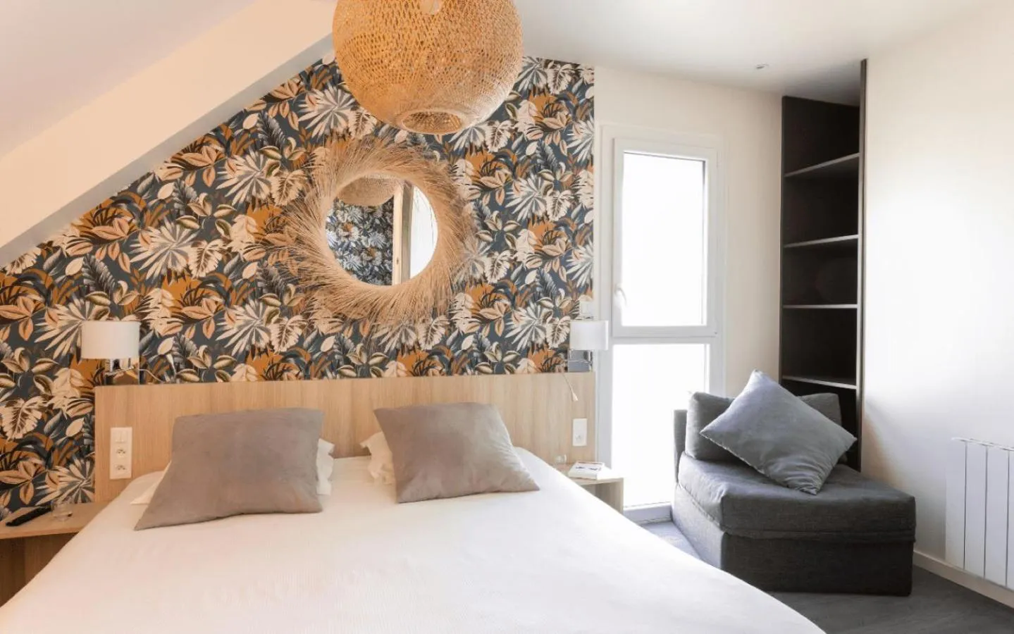 Bed in Logis Hotel Restaurant Au Chêne Vert, Saint-Brieuc