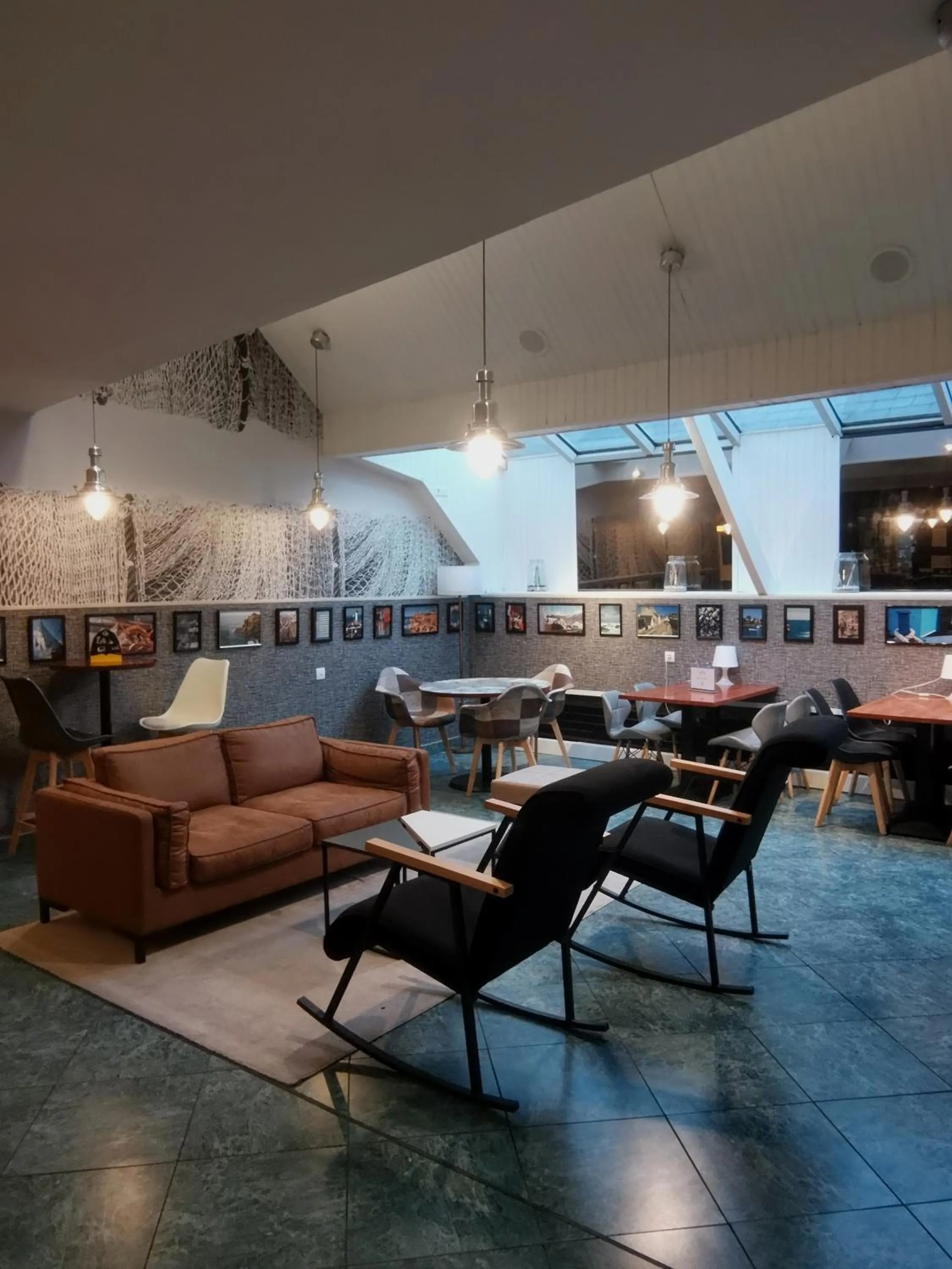 Seating area in Logis Hotel Restaurant Au Chêne Vert, Saint-Brieuc
