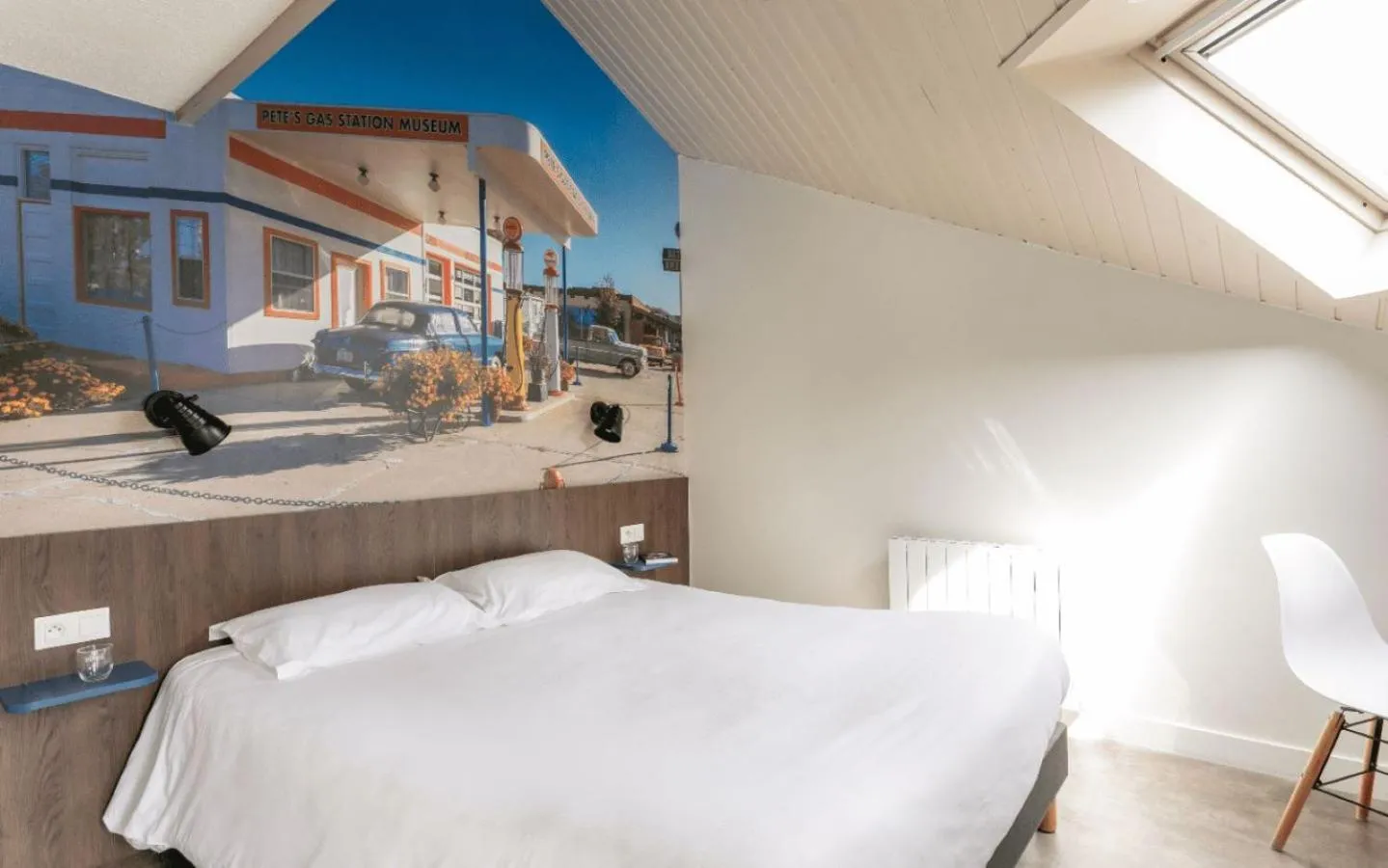 Bedroom, Bed in Logis Hotel Restaurant Au Chêne Vert, Saint-Brieuc