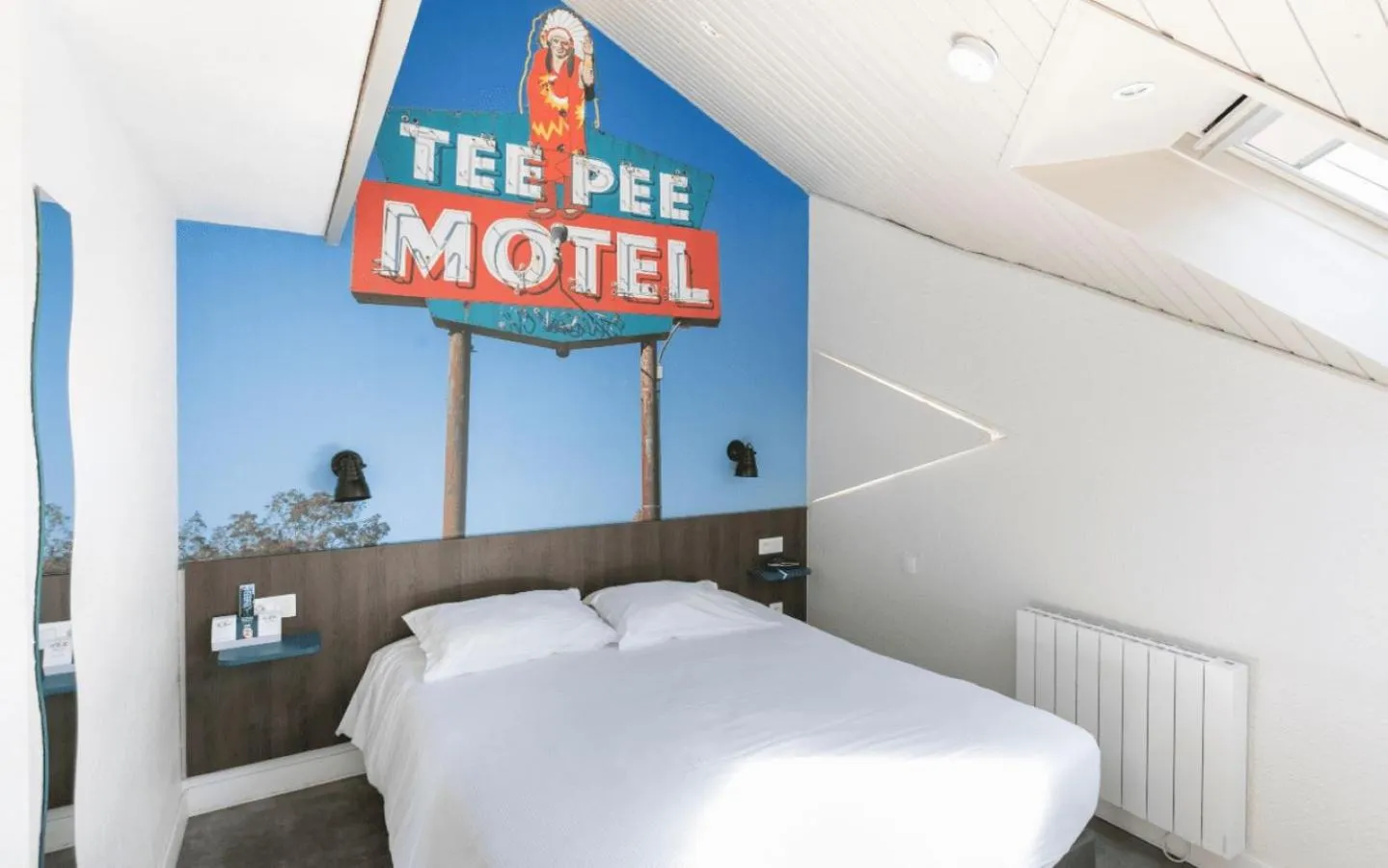 Bedroom, Bed in Logis Hotel Restaurant Au Chêne Vert, Saint-Brieuc