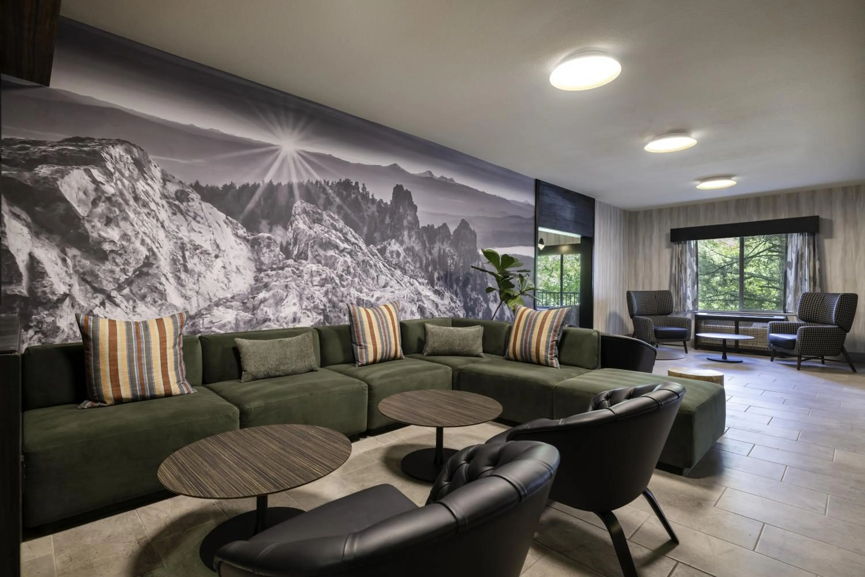 Lounge or bar in The Newberry Hotel Bend, Tapestry Collection by Hilton