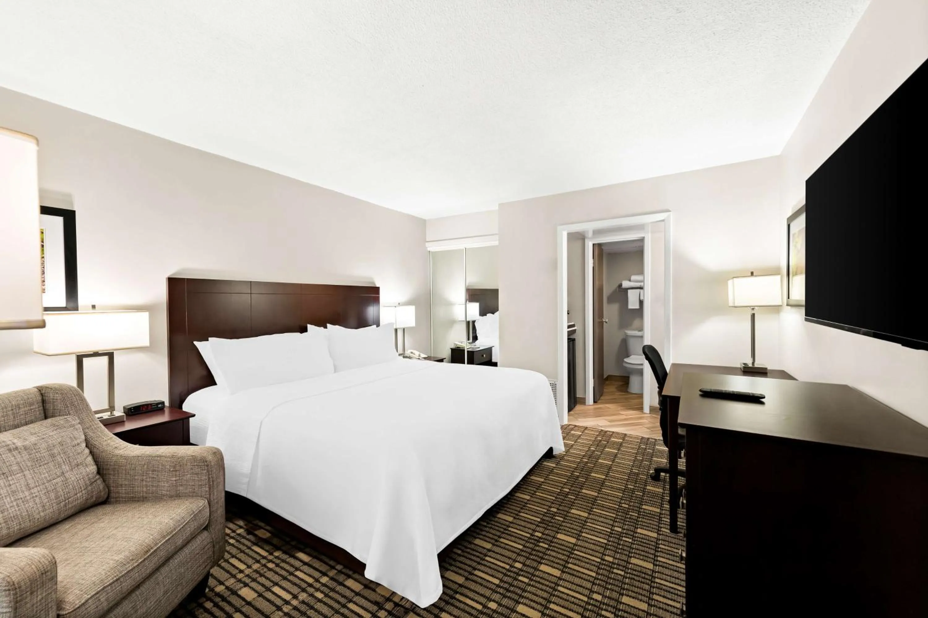 Bedroom, Bed in Best Western State Fair Inn