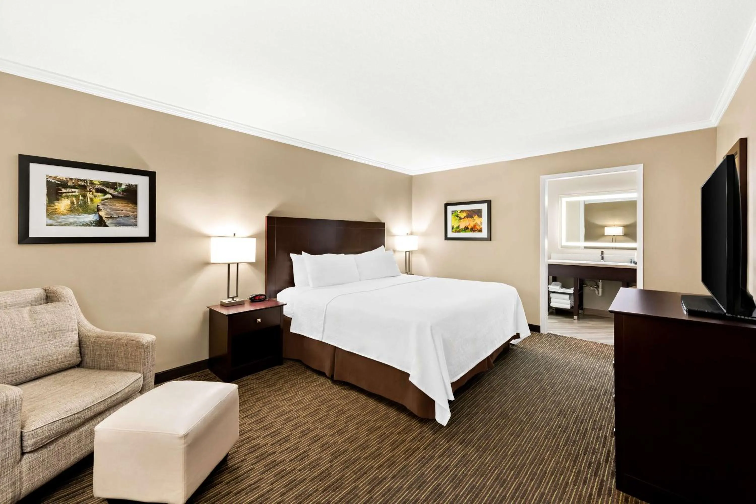 Photo of the whole room, Bed in Best Western State Fair Inn