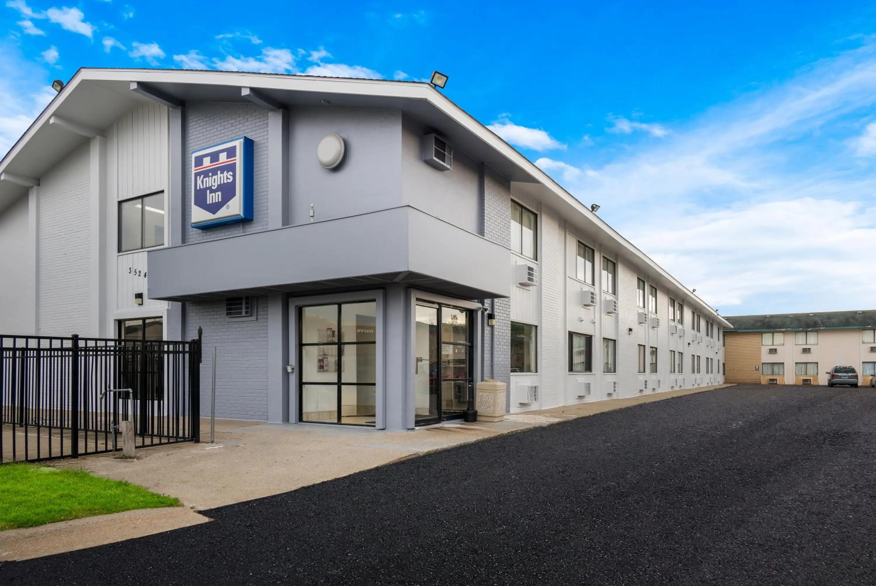Property building in Knights Inn Grand Rapids East Airport