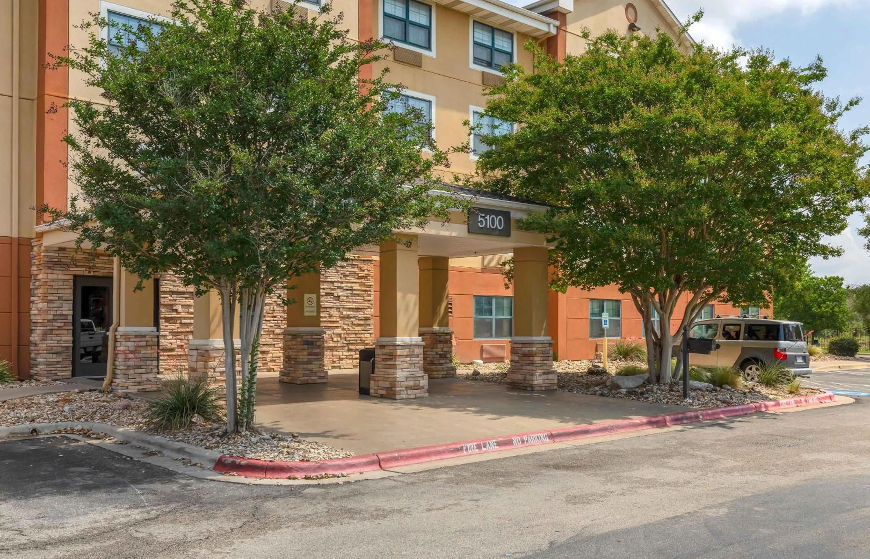 Property building in Extended Stay America Suites - Austin - Southwest