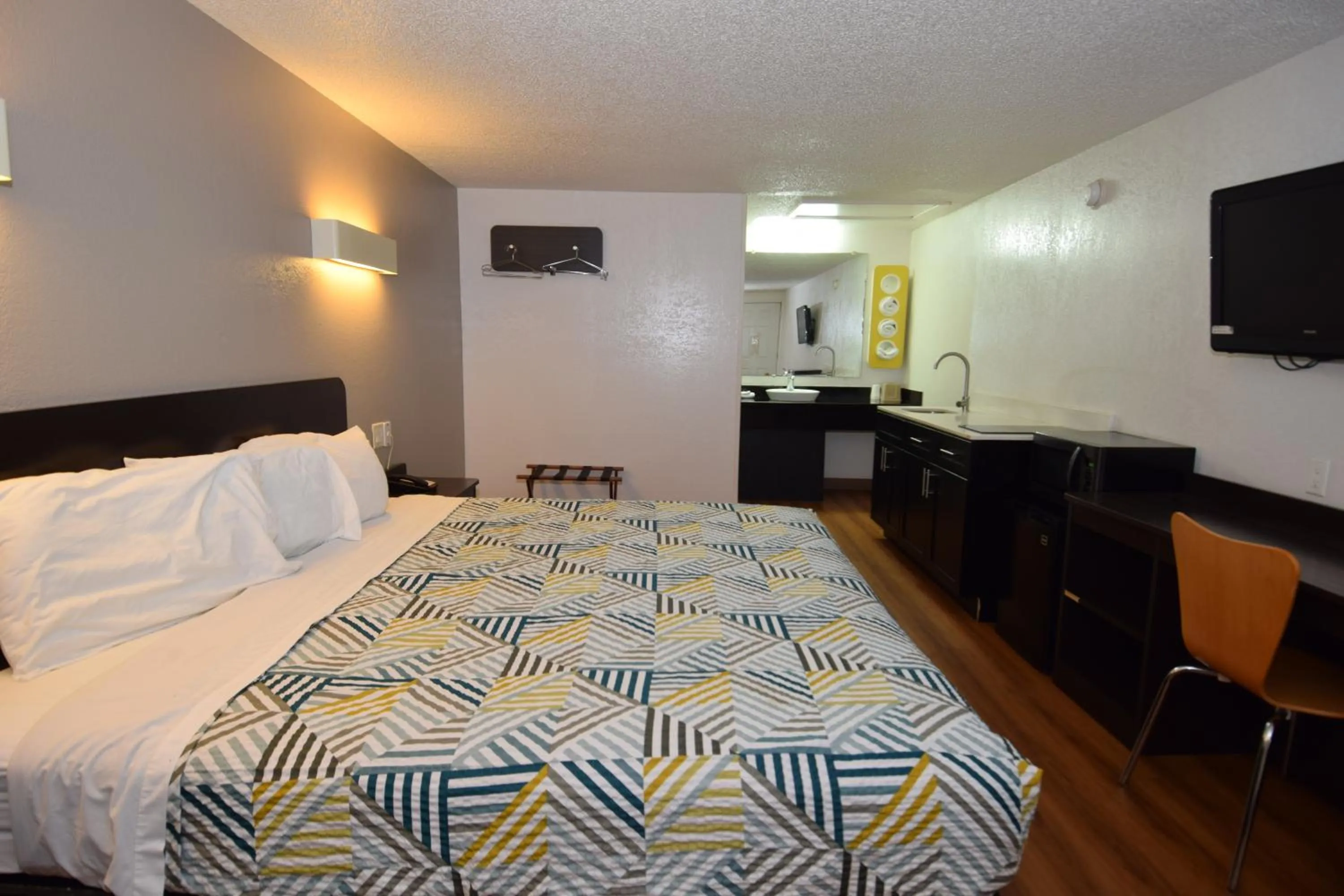 Bed in Motel 6-Hamburg, NY