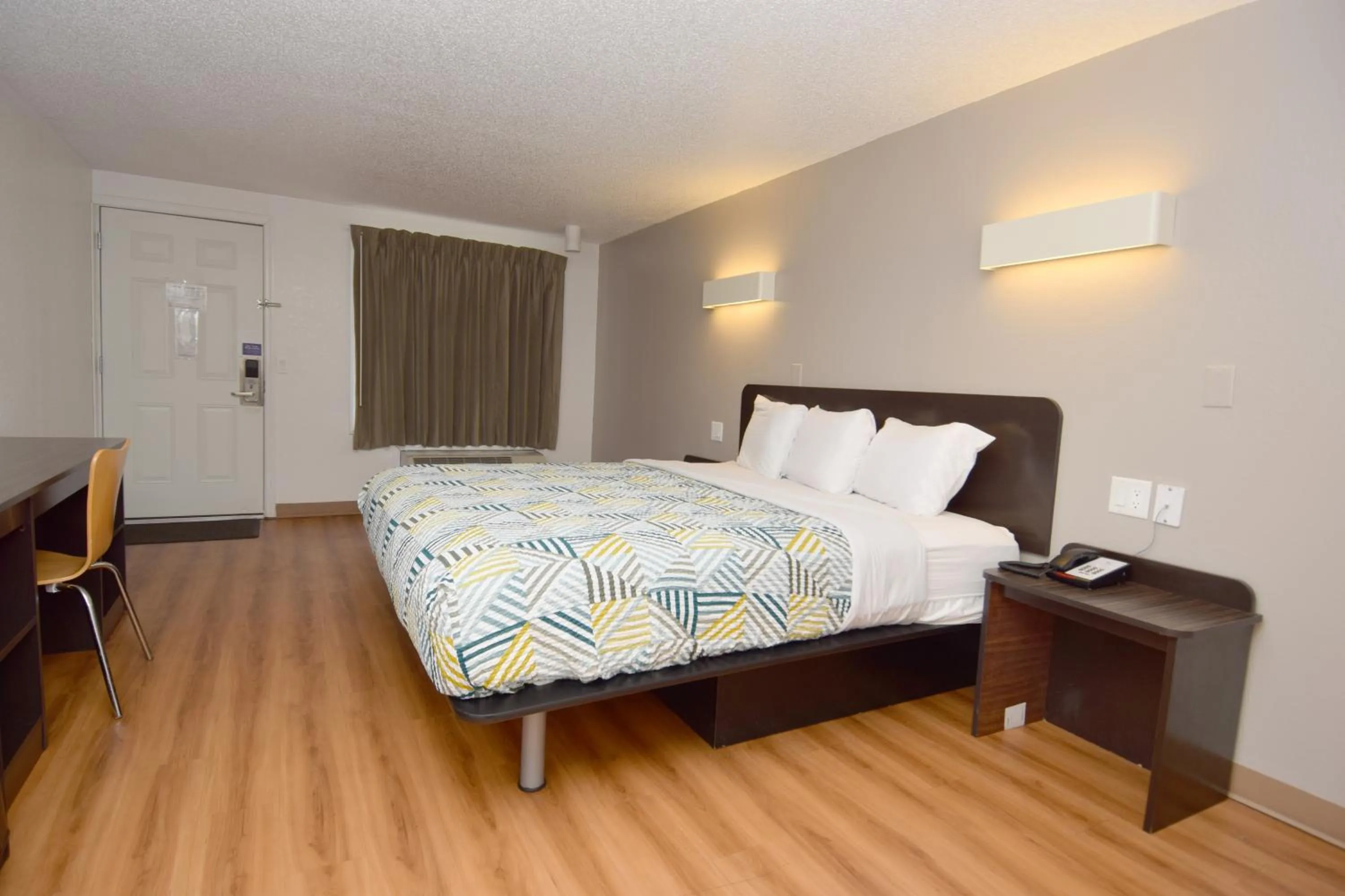 Bedroom, Bed in Motel 6-Hamburg, NY