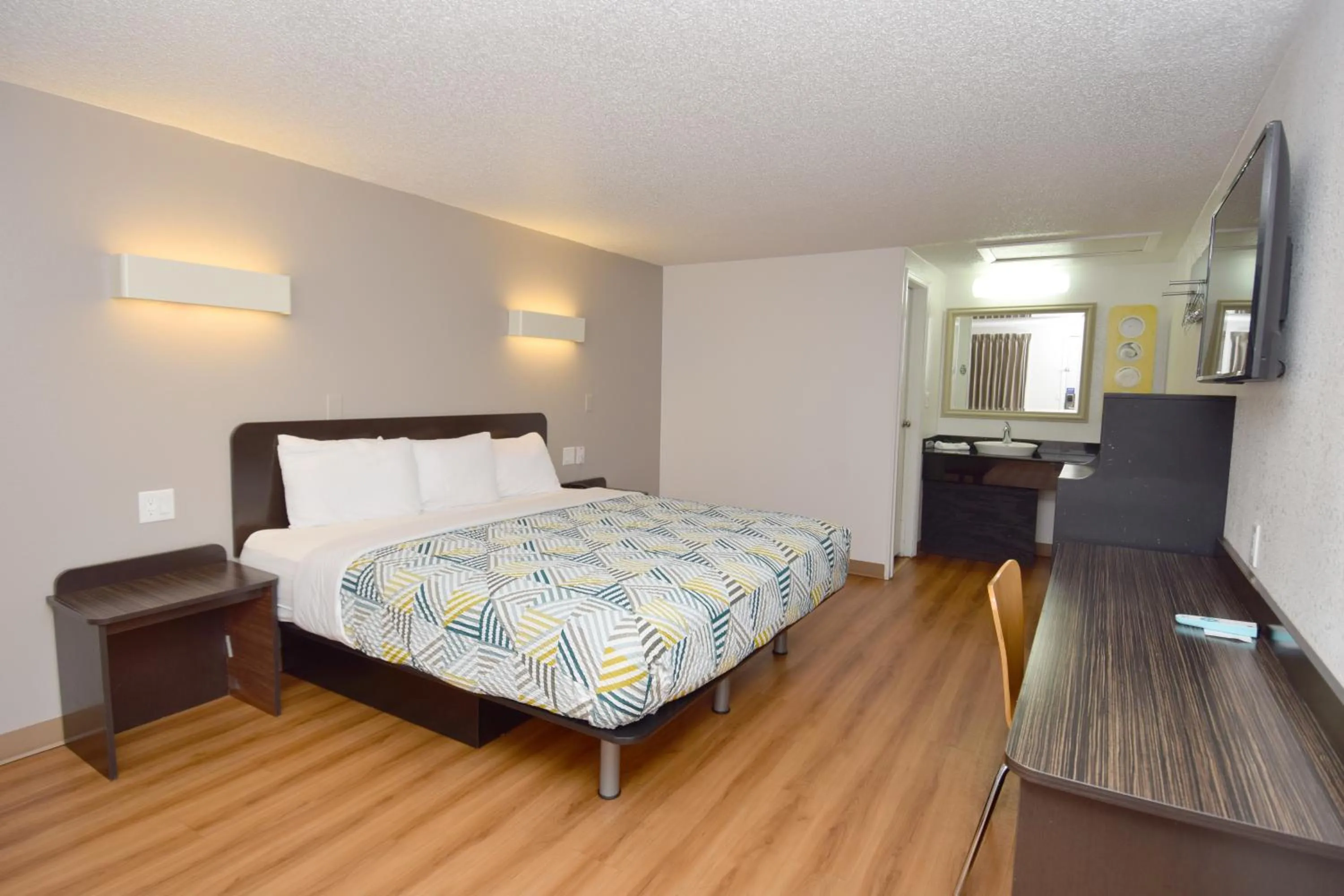 Bedroom, Bed in Motel 6-Hamburg, NY