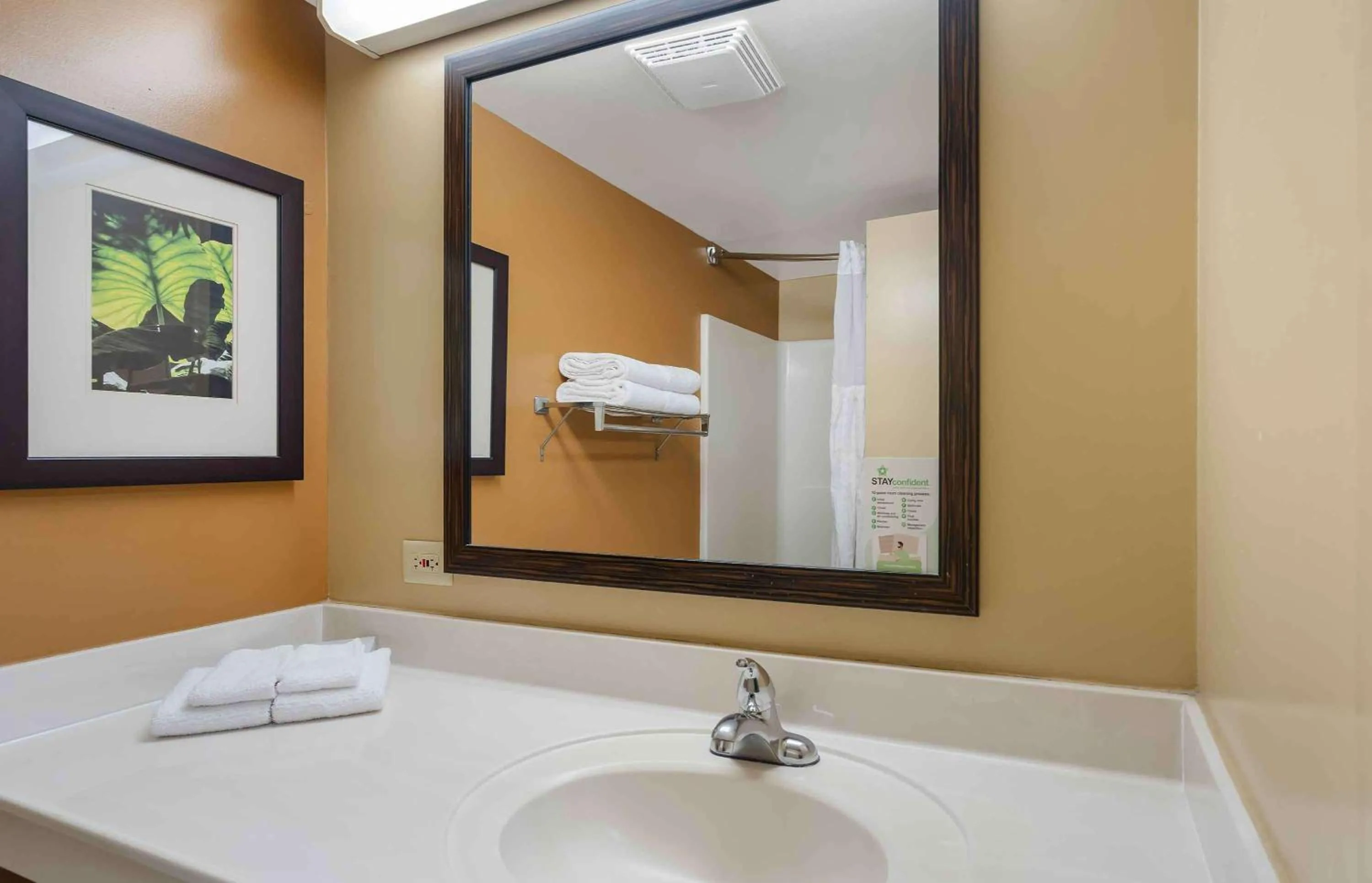 Bathroom in Extended Stay America Suites - Chicago - Elmhurst - O'Hare