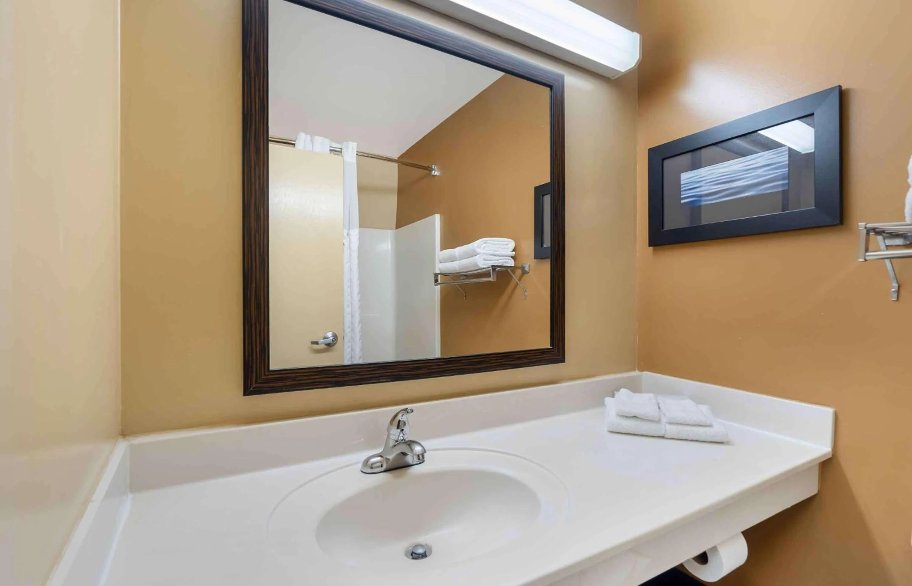 Bathroom in Extended Stay America Suites - Chicago - Elmhurst - O'Hare