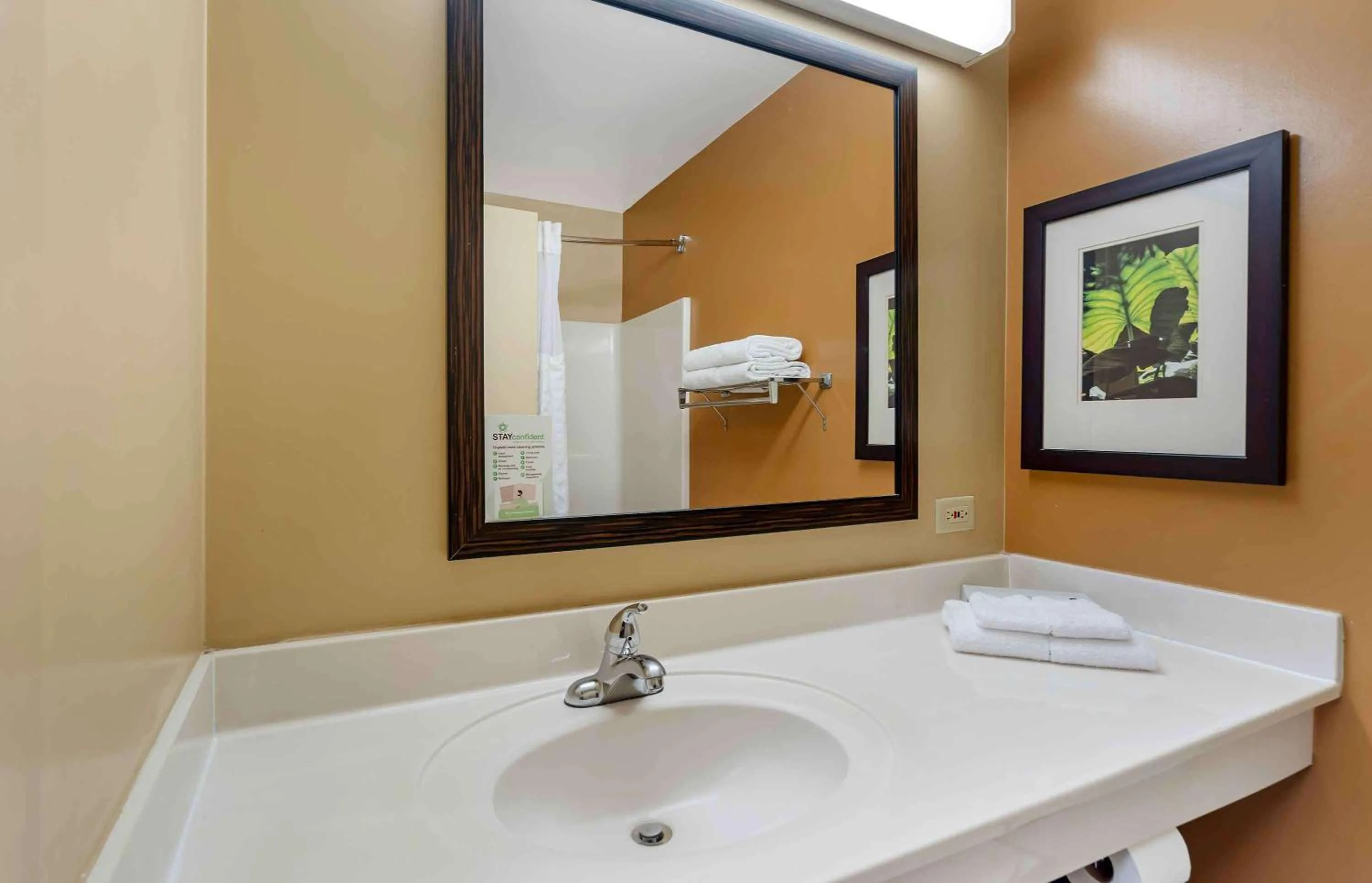 Bathroom in Extended Stay America Suites - Chicago - Elmhurst - O'Hare