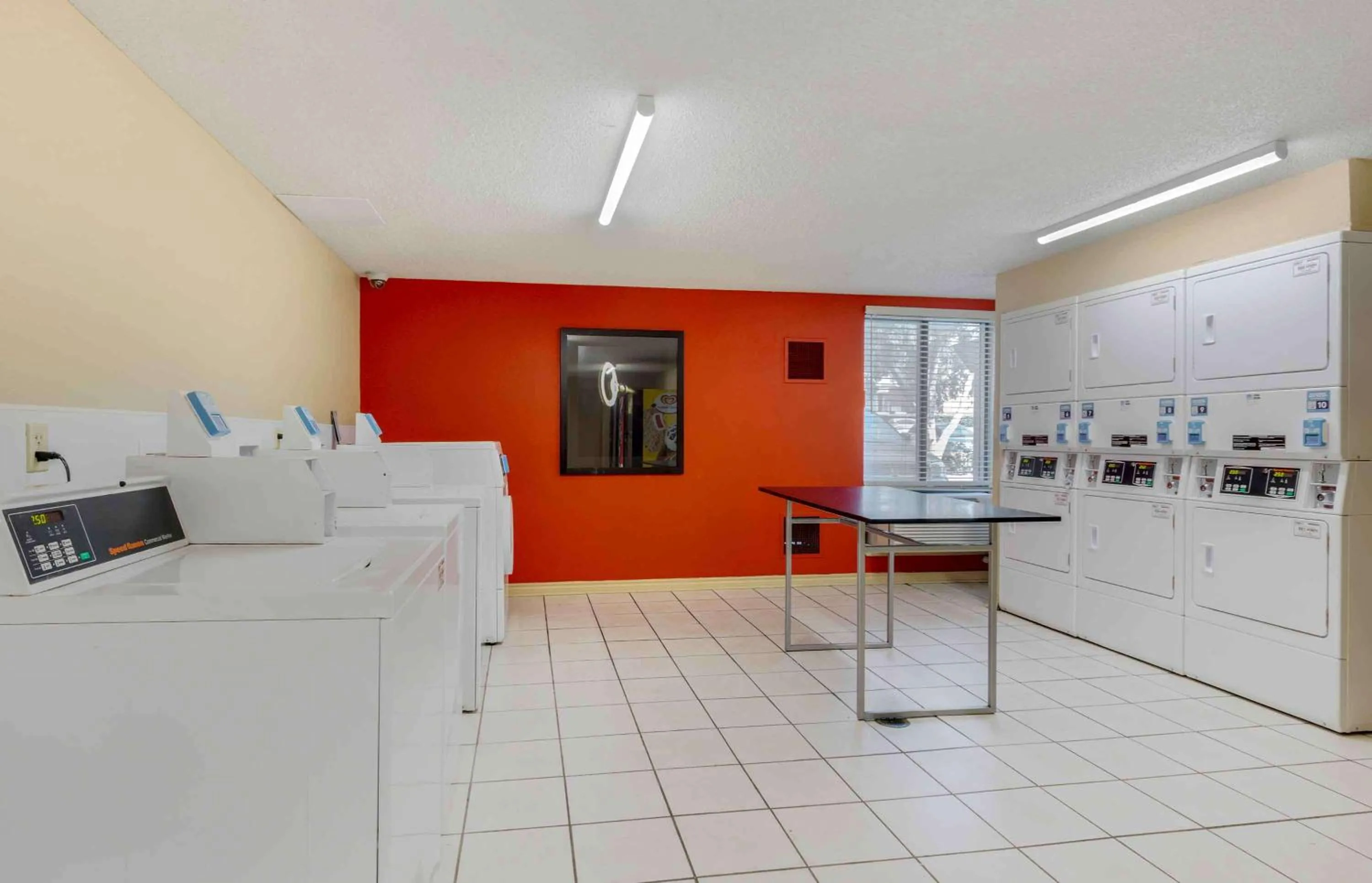 Property building in Extended Stay America Select Suites - Dallas - Las Colinas - Meadow Creek Dr