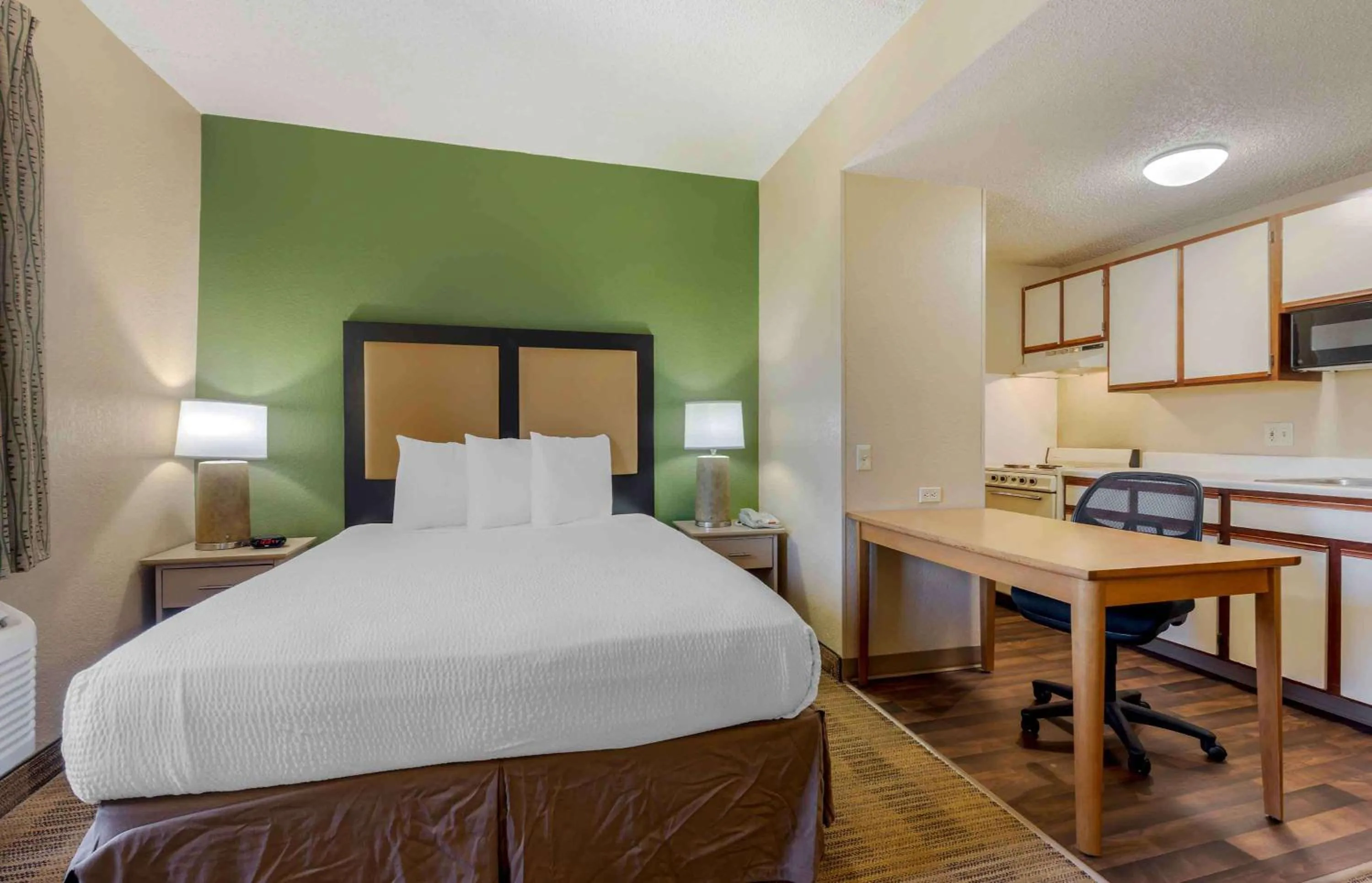 Bedroom, Bed in Extended Stay America Select Suites - Dallas - Las Colinas - Meadow Creek Dr