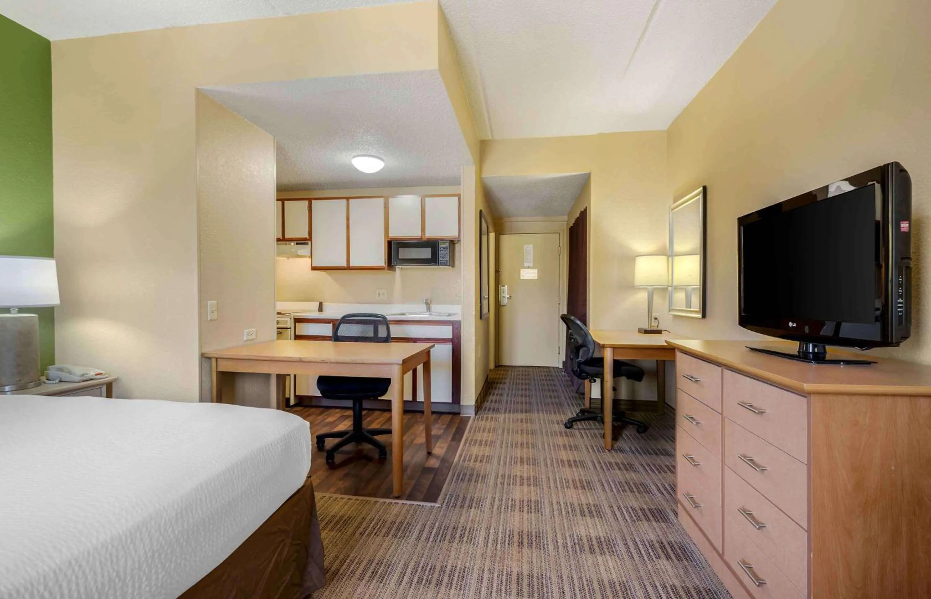 Bedroom, Bed in Extended Stay America Select Suites - Dallas - Las Colinas - Meadow Creek Dr