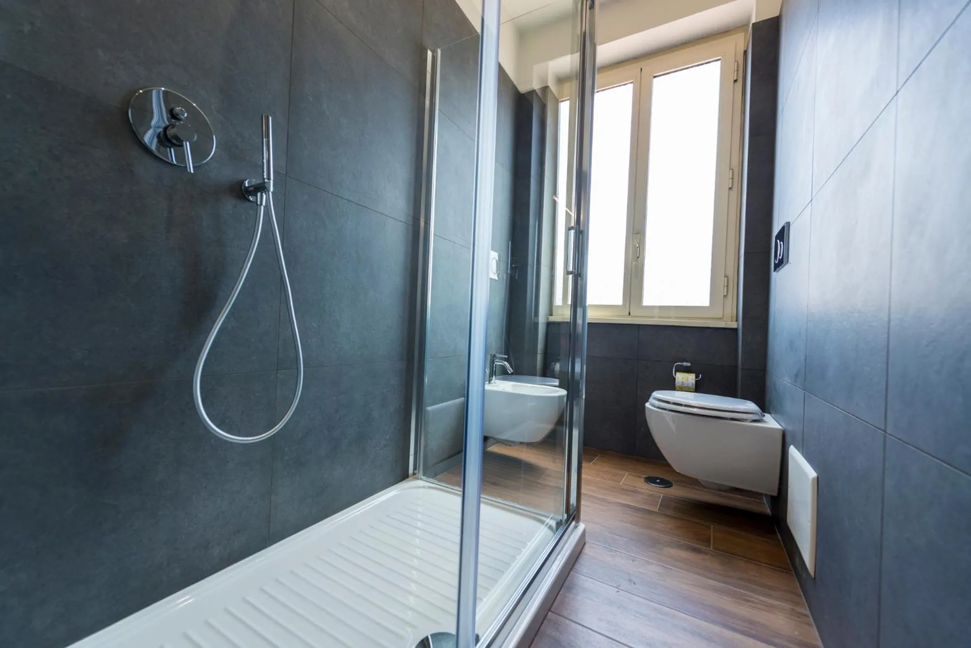 Shower in Rent Rooms Trastevere