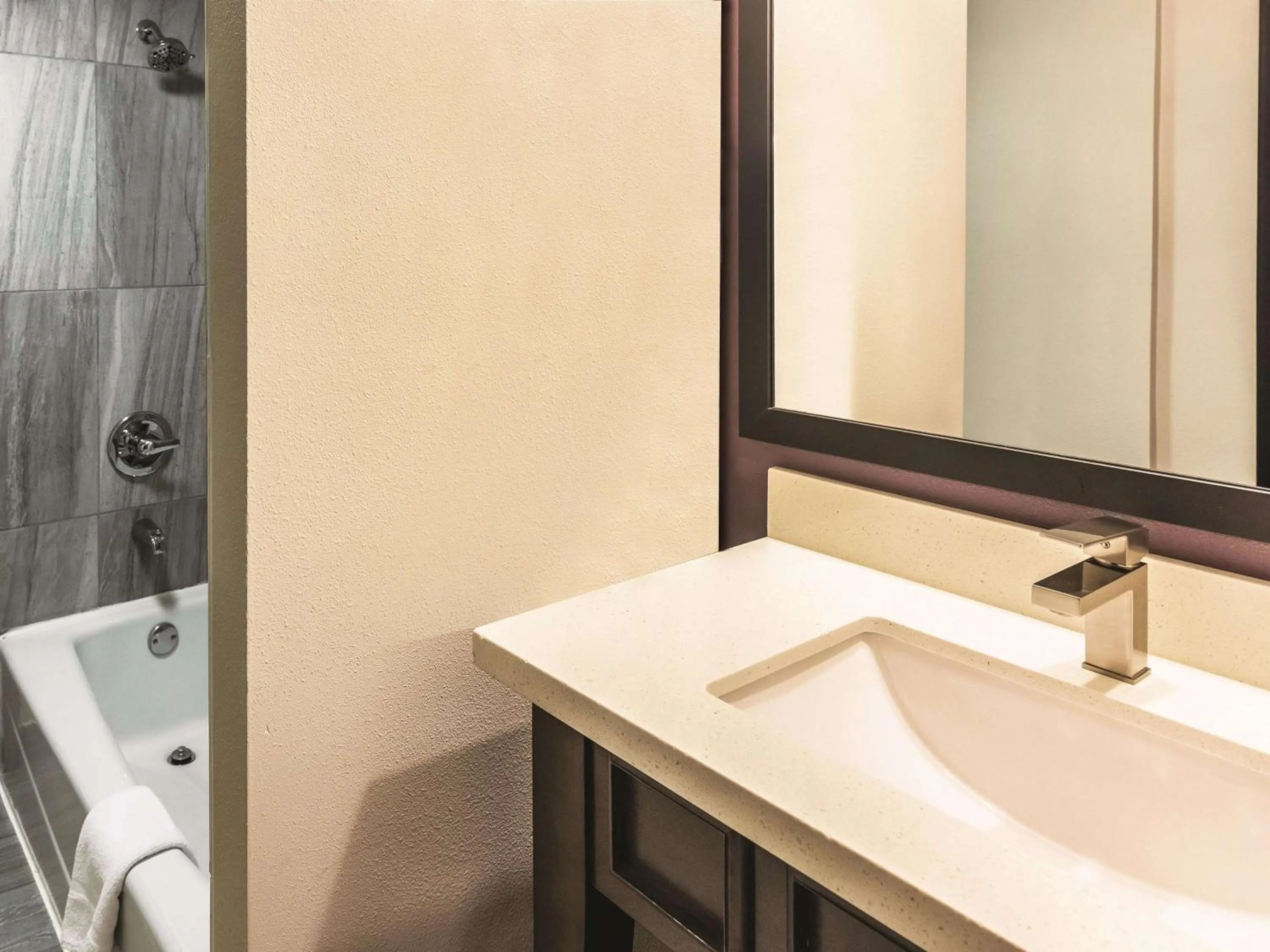 Photo of the whole room in La Quinta by Wyndham Colorado Springs North