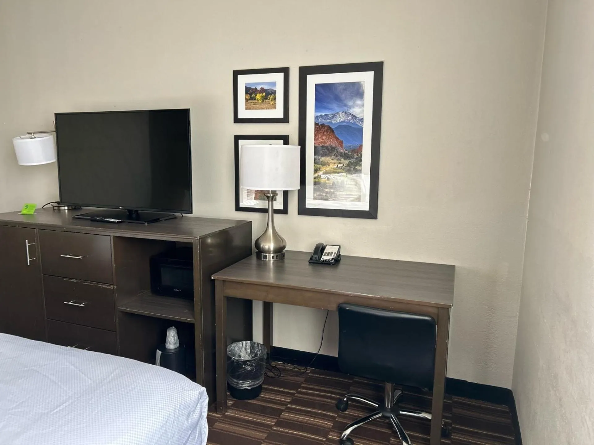 Property building, Bed in La Quinta by Wyndham Colorado Springs North